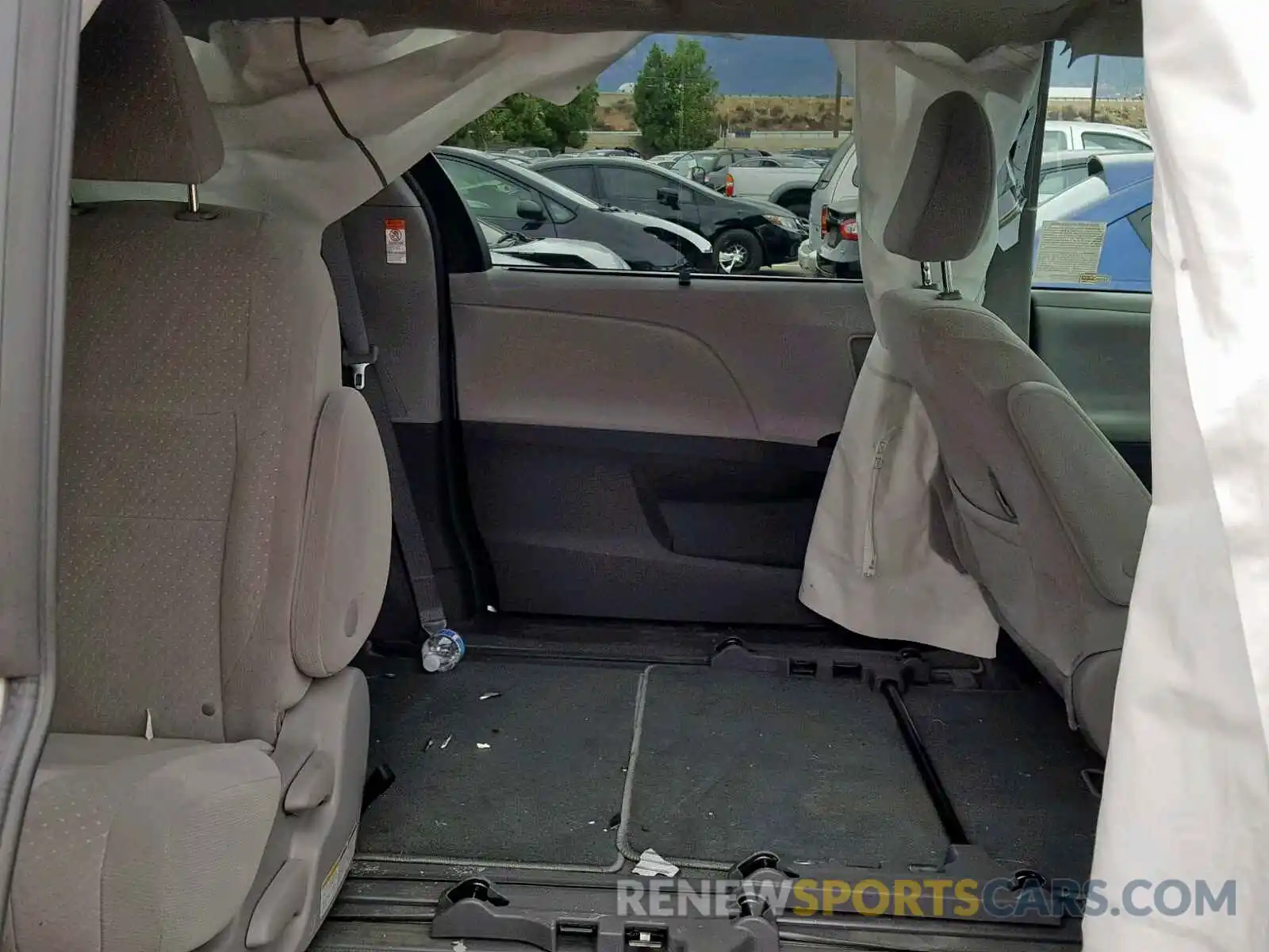 6 Photograph of a damaged car 5TDKZ3DC5KS978174 TOYOTA SIENNA LE 2019