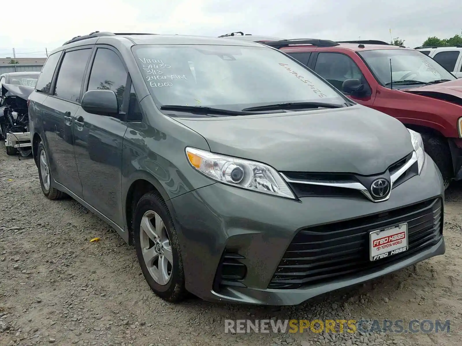 1 Photograph of a damaged car 5TDKZ3DC5KS990535 TOYOTA SIENNA LE 2019