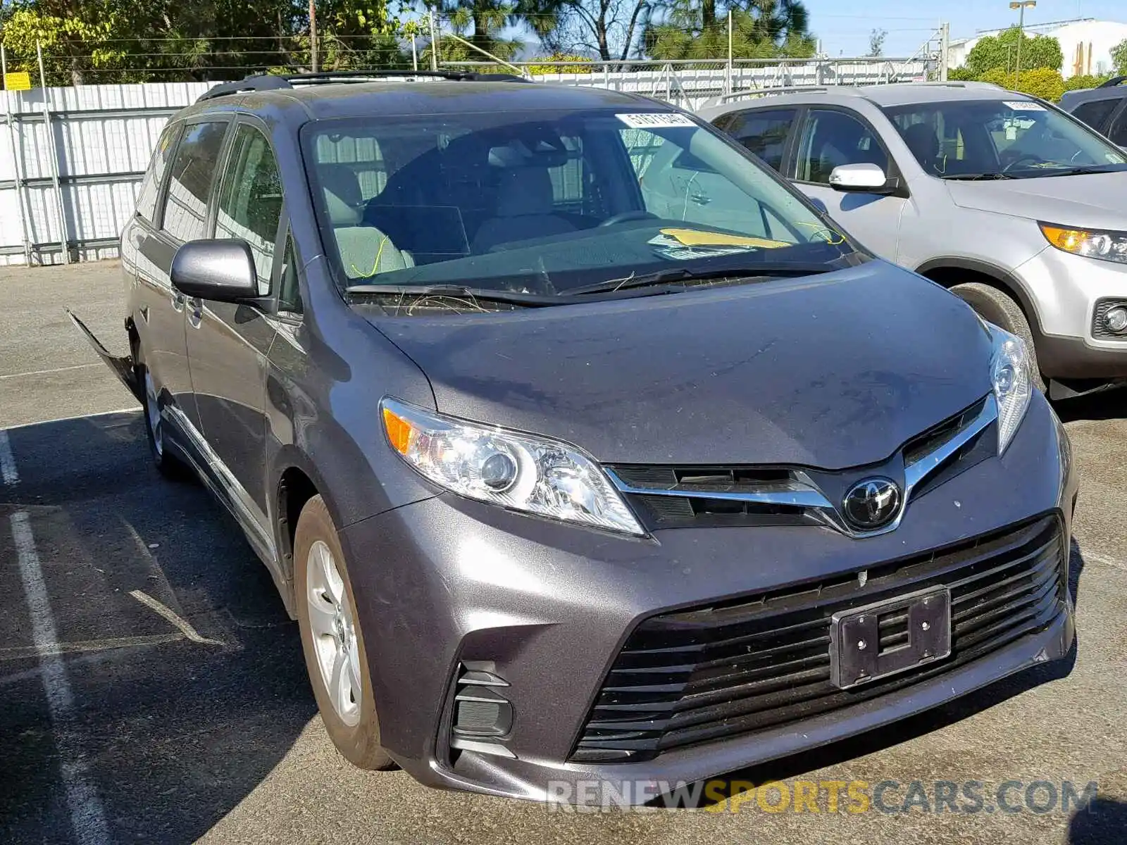 1 Photograph of a damaged car 5TDKZ3DC6KS989314 TOYOTA SIENNA LE 2019