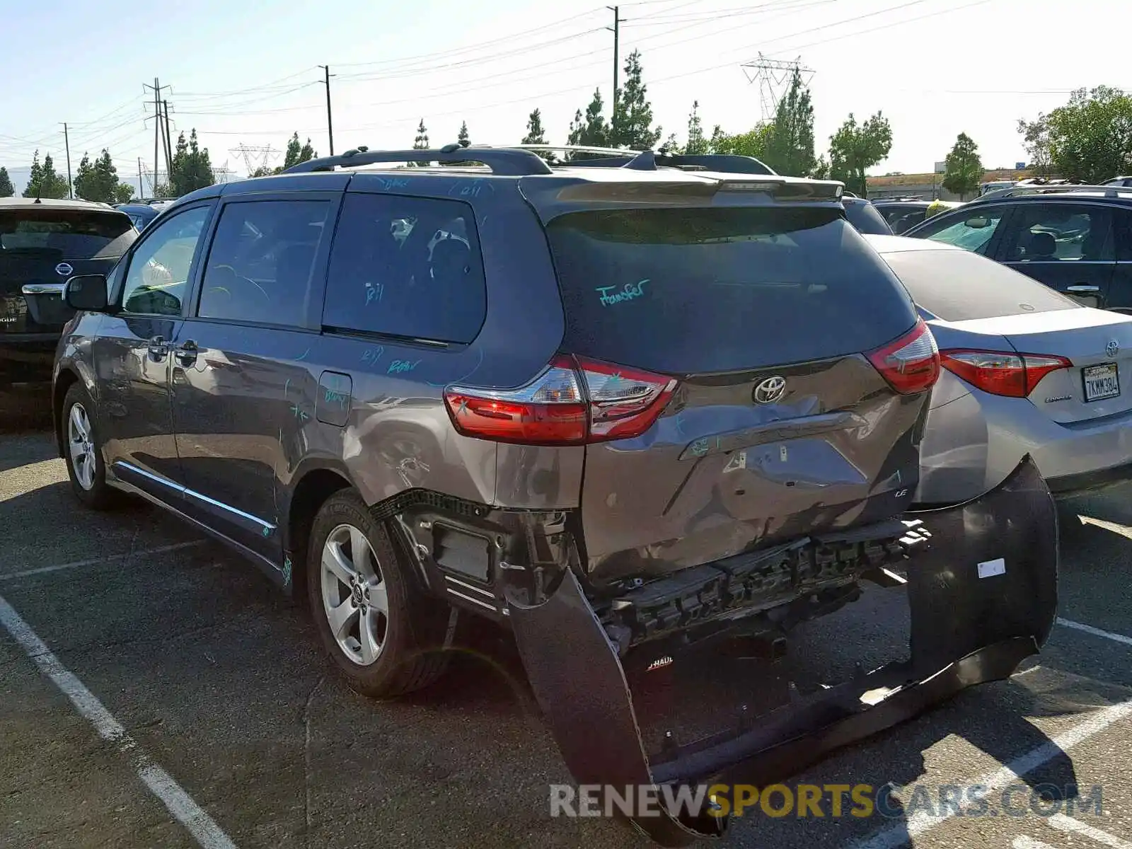 3 Photograph of a damaged car 5TDKZ3DC6KS989314 TOYOTA SIENNA LE 2019