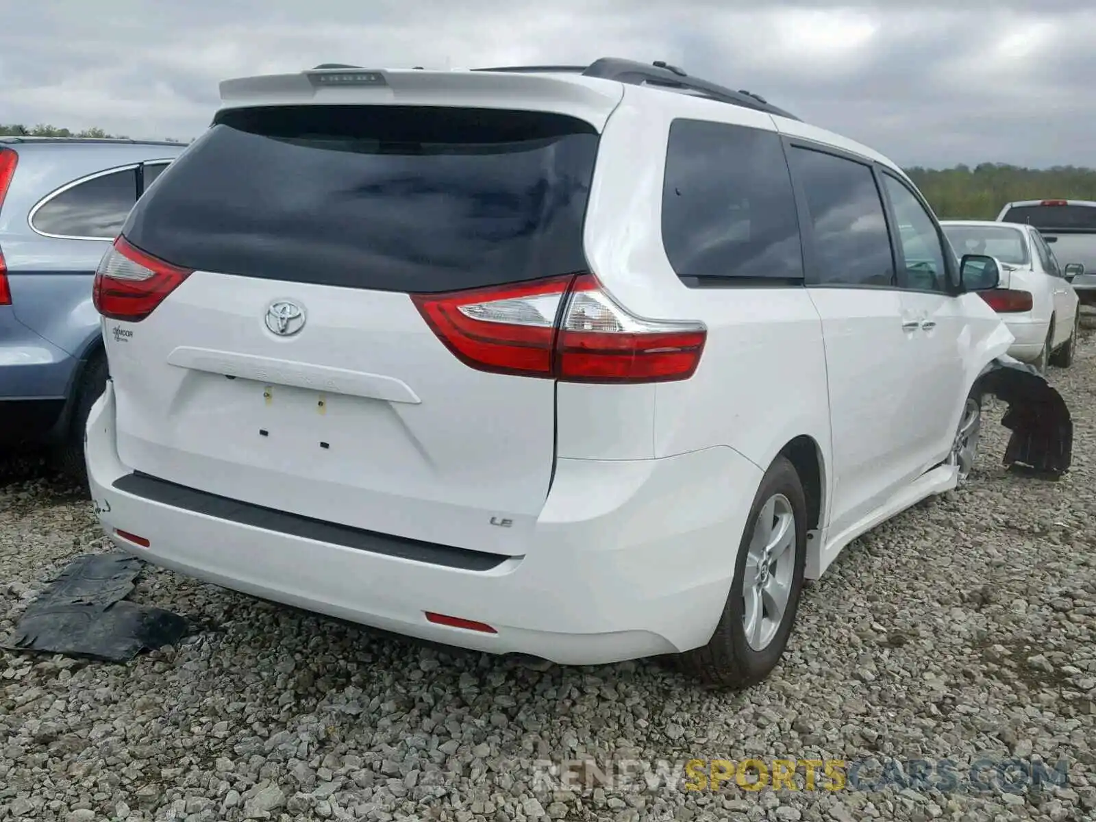 4 Photograph of a damaged car 5TDKZ3DC6KS998045 TOYOTA SIENNA LE 2019