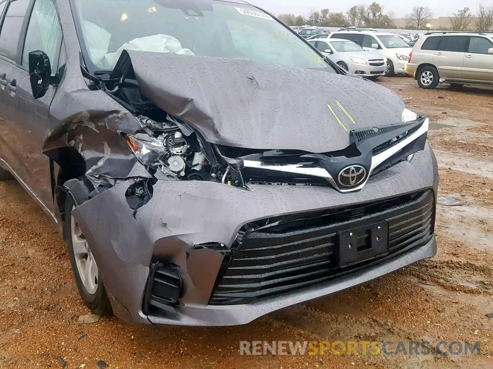 9 Photograph of a damaged car 5TDKZ3DC7KS010447 TOYOTA SIENNA LE 2019