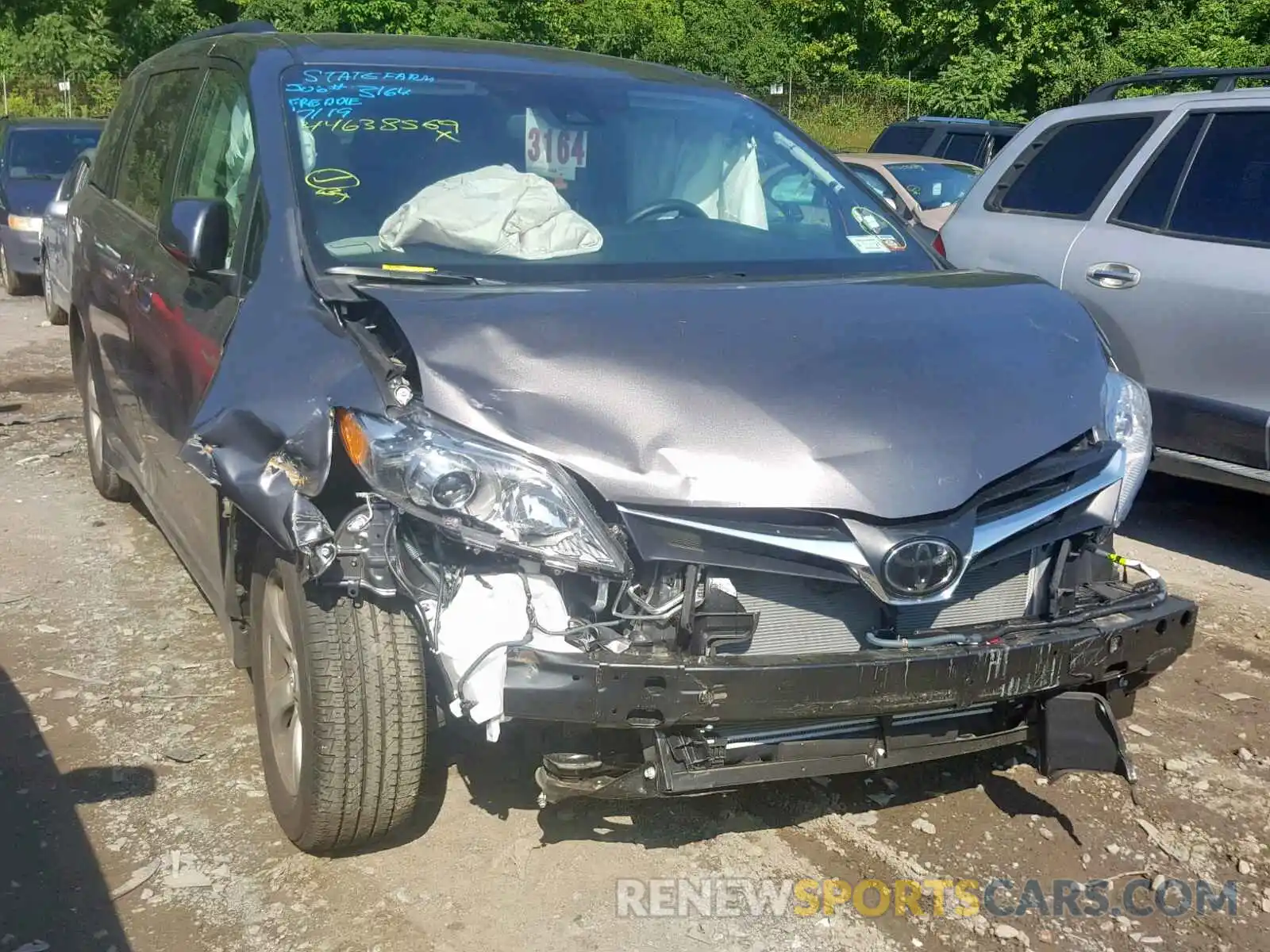 1 Photograph of a damaged car 5TDKZ3DC8KS013051 TOYOTA SIENNA LE 2019