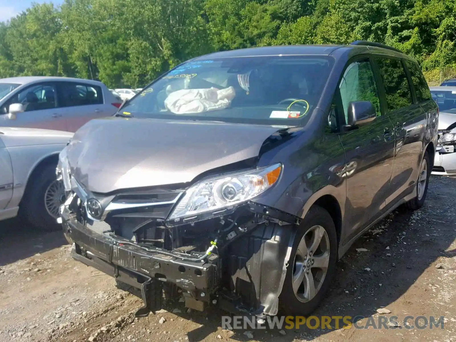 2 Photograph of a damaged car 5TDKZ3DC8KS013051 TOYOTA SIENNA LE 2019