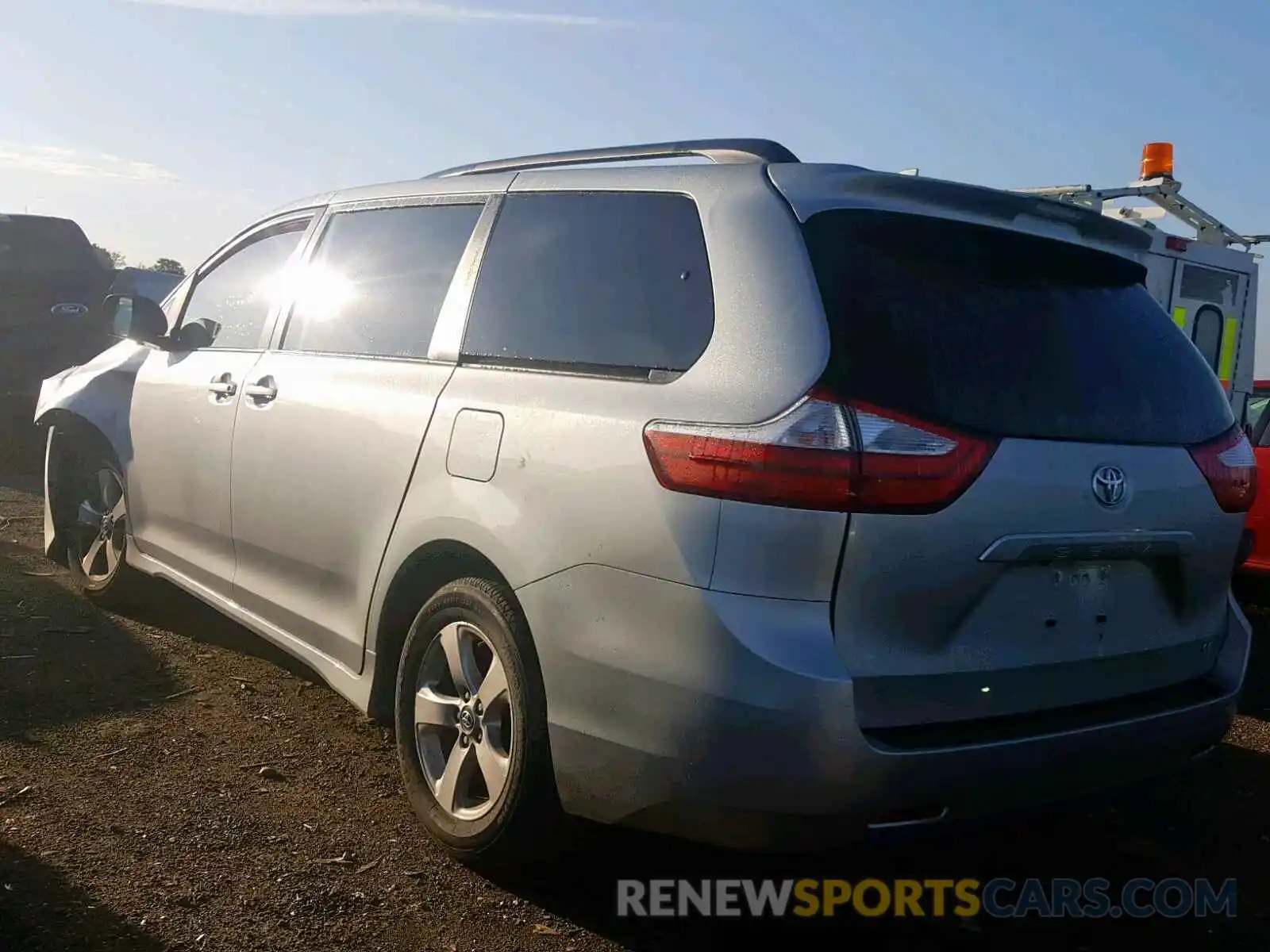 3 Photograph of a damaged car 5TDKZ3DC8KS018105 TOYOTA SIENNA LE 2019