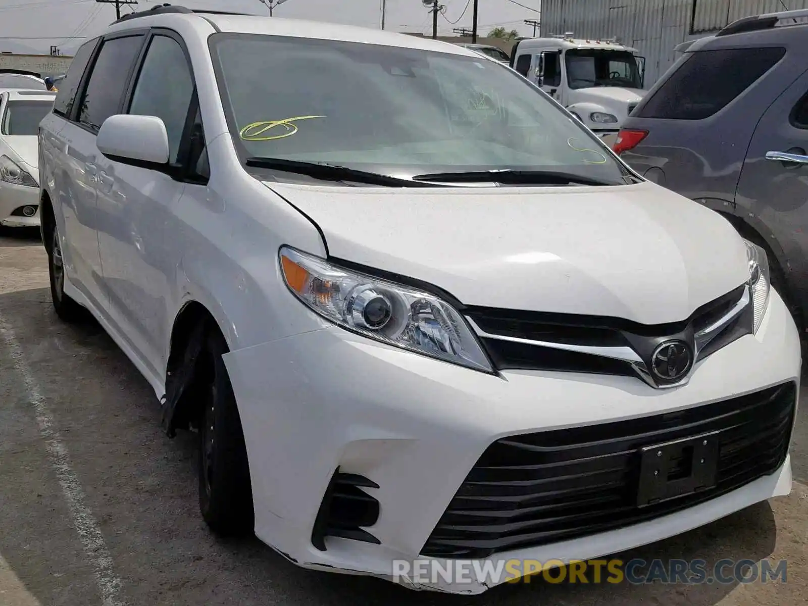 1 Photograph of a damaged car 5TDKZ3DC8KS989217 TOYOTA SIENNA LE 2019