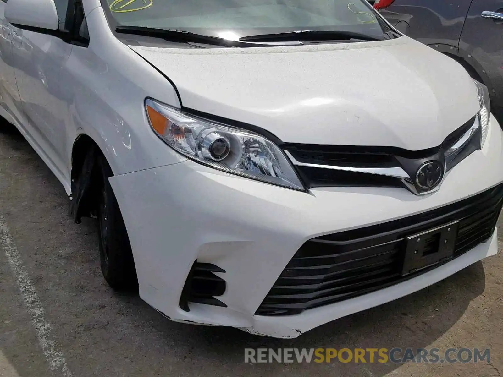 9 Photograph of a damaged car 5TDKZ3DC8KS989217 TOYOTA SIENNA LE 2019