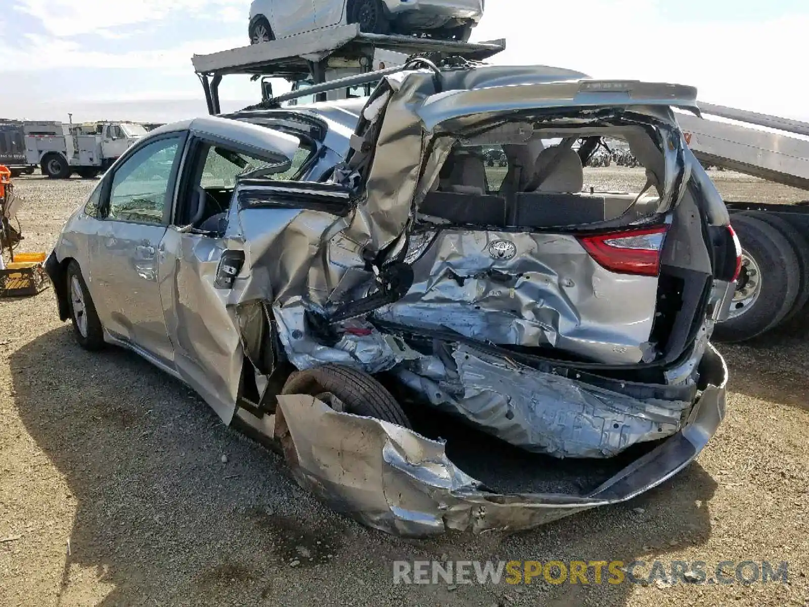 3 Photograph of a damaged car 5TDKZ3DCXKS007963 TOYOTA SIENNA LE 2019