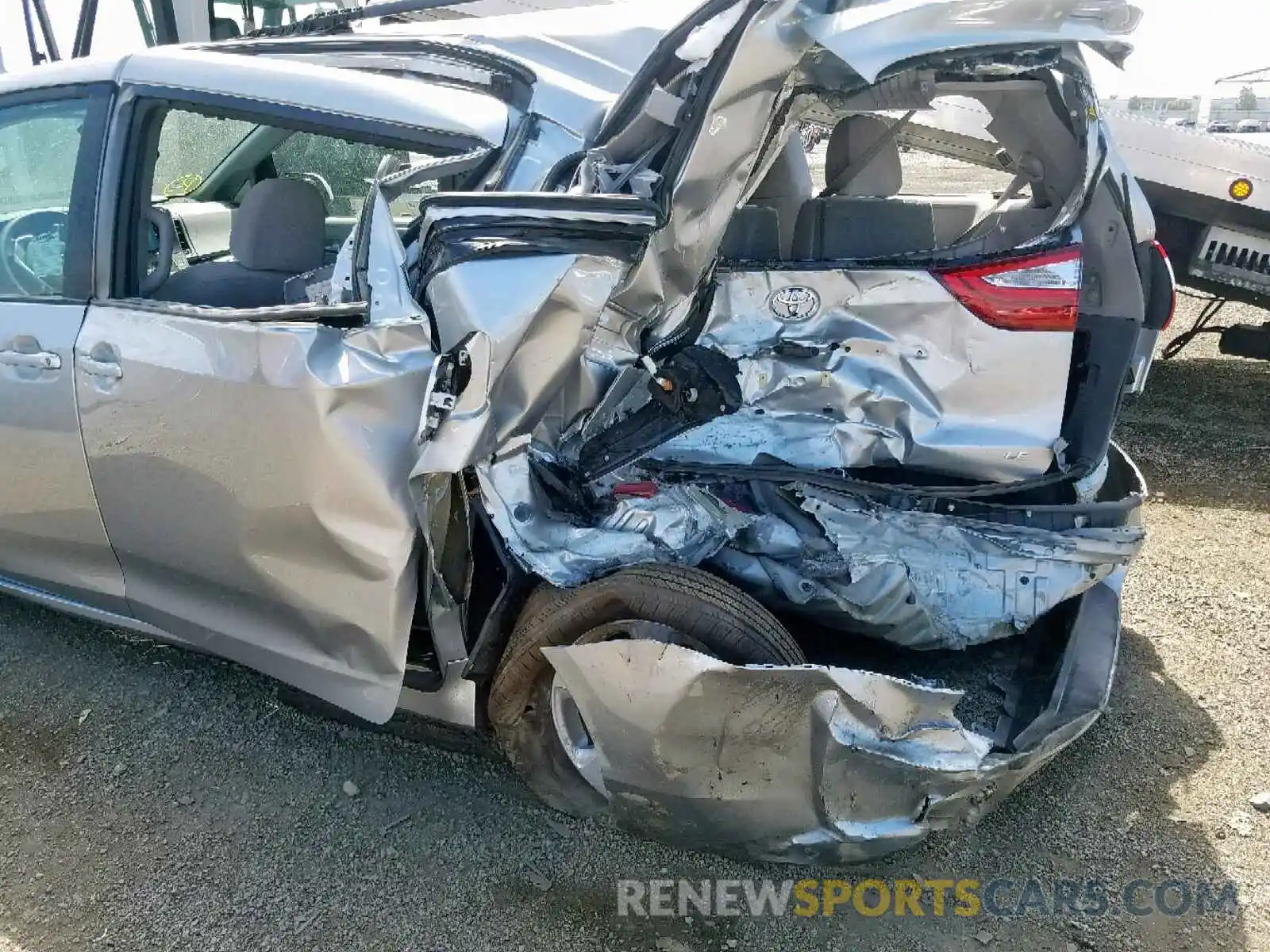 9 Photograph of a damaged car 5TDKZ3DCXKS007963 TOYOTA SIENNA LE 2019