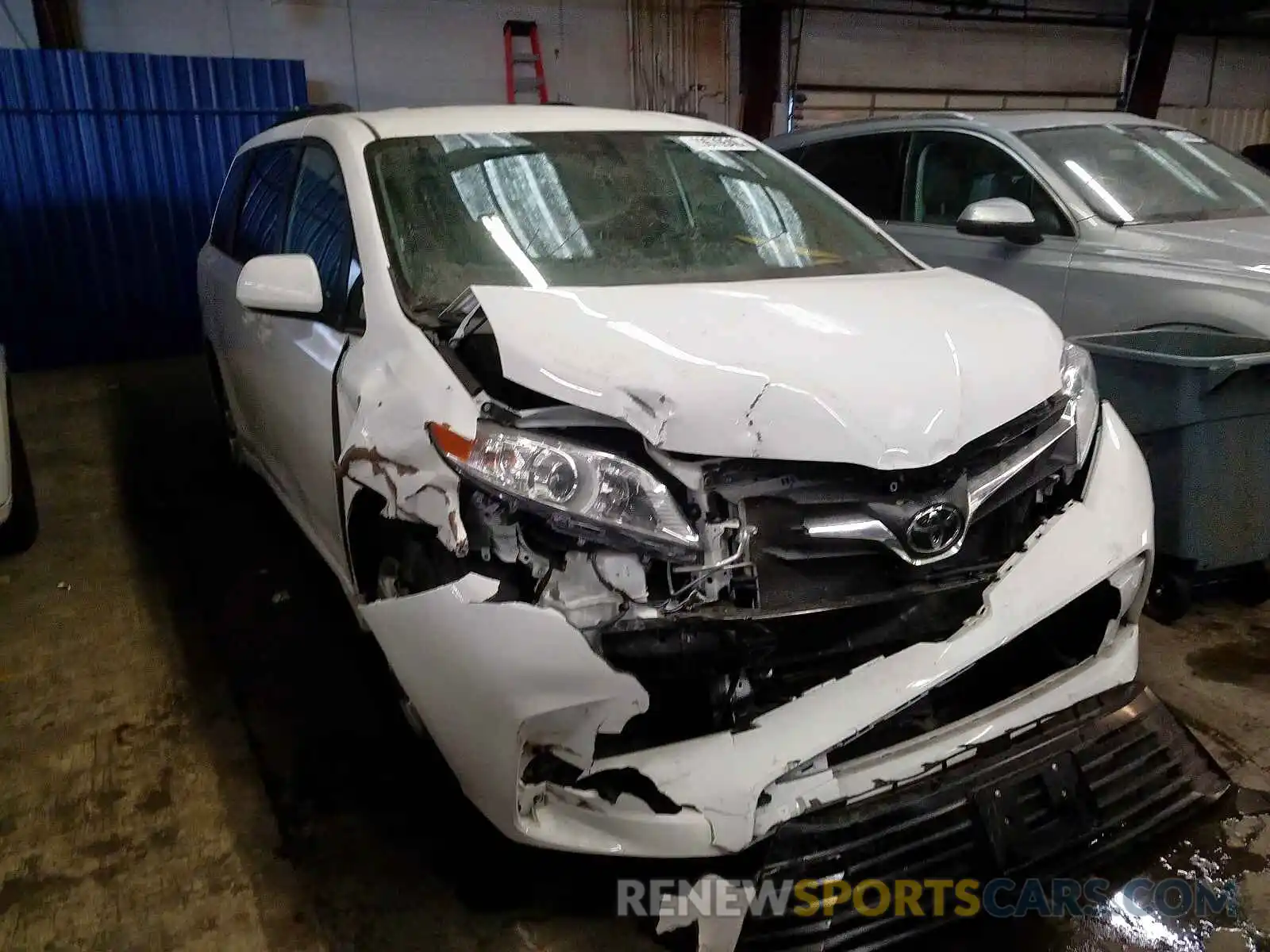 1 Photograph of a damaged car 5TDKZ3DCXKS018333 TOYOTA SIENNA LE 2019