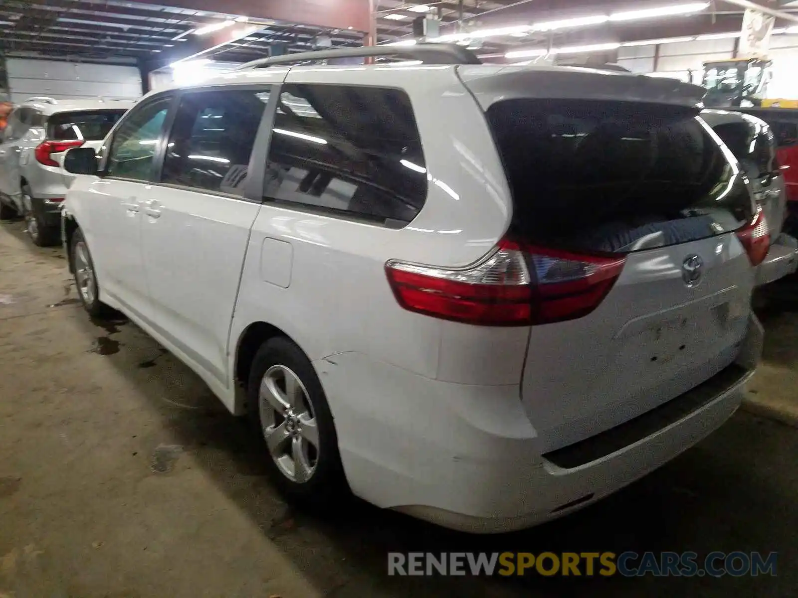 3 Фотография поврежденного автомобиля 5TDKZ3DCXKS018333 TOYOTA SIENNA LE 2019