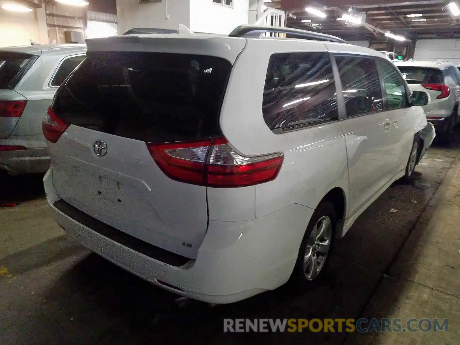 4 Фотография поврежденного автомобиля 5TDKZ3DCXKS018333 TOYOTA SIENNA LE 2019