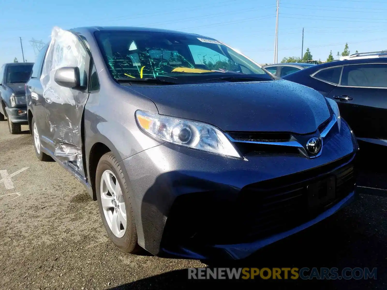 1 Photograph of a damaged car 5TDKZ3DCXKS019885 TOYOTA SIENNA LE 2019