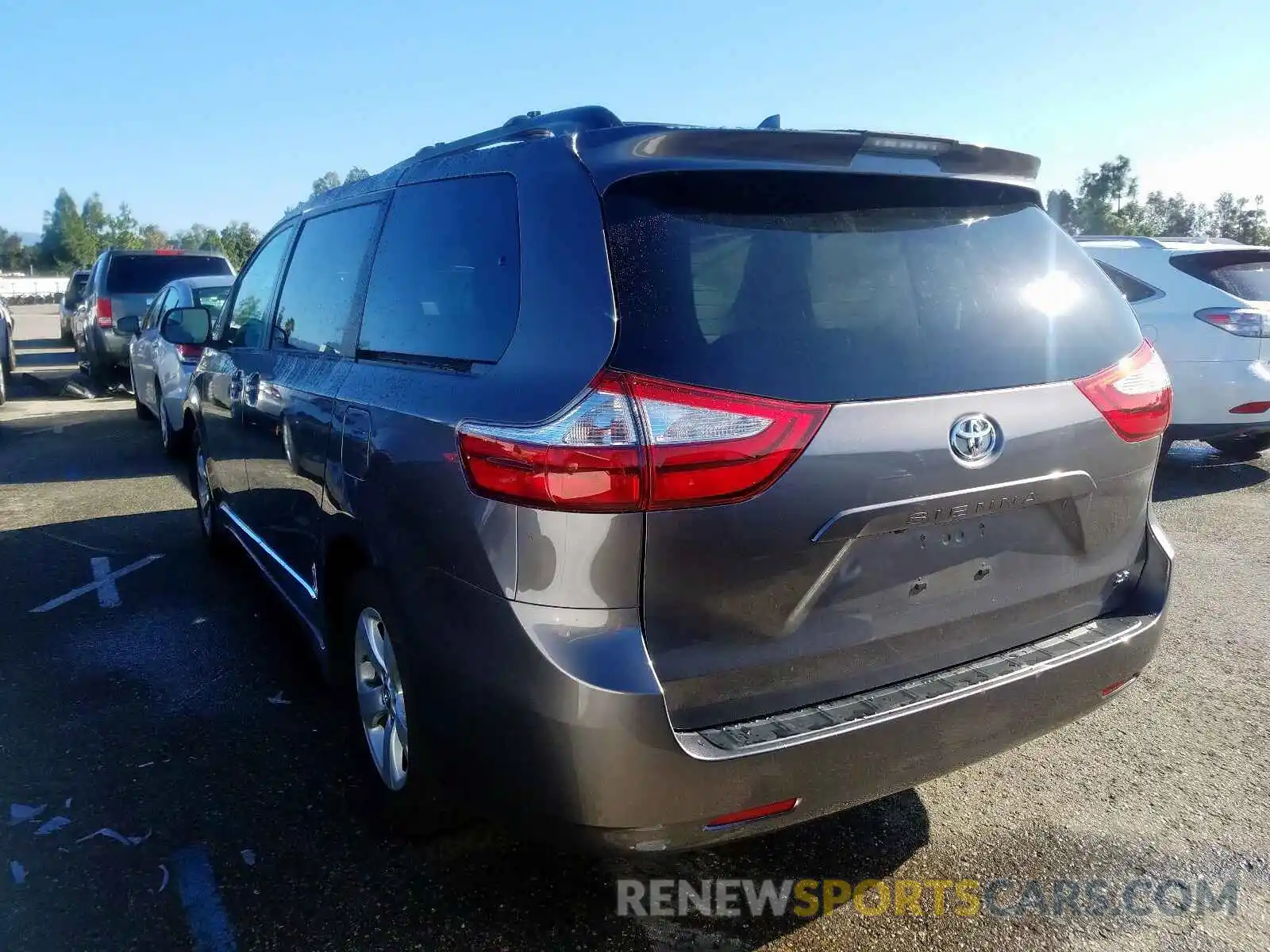 3 Photograph of a damaged car 5TDKZ3DCXKS019885 TOYOTA SIENNA LE 2019