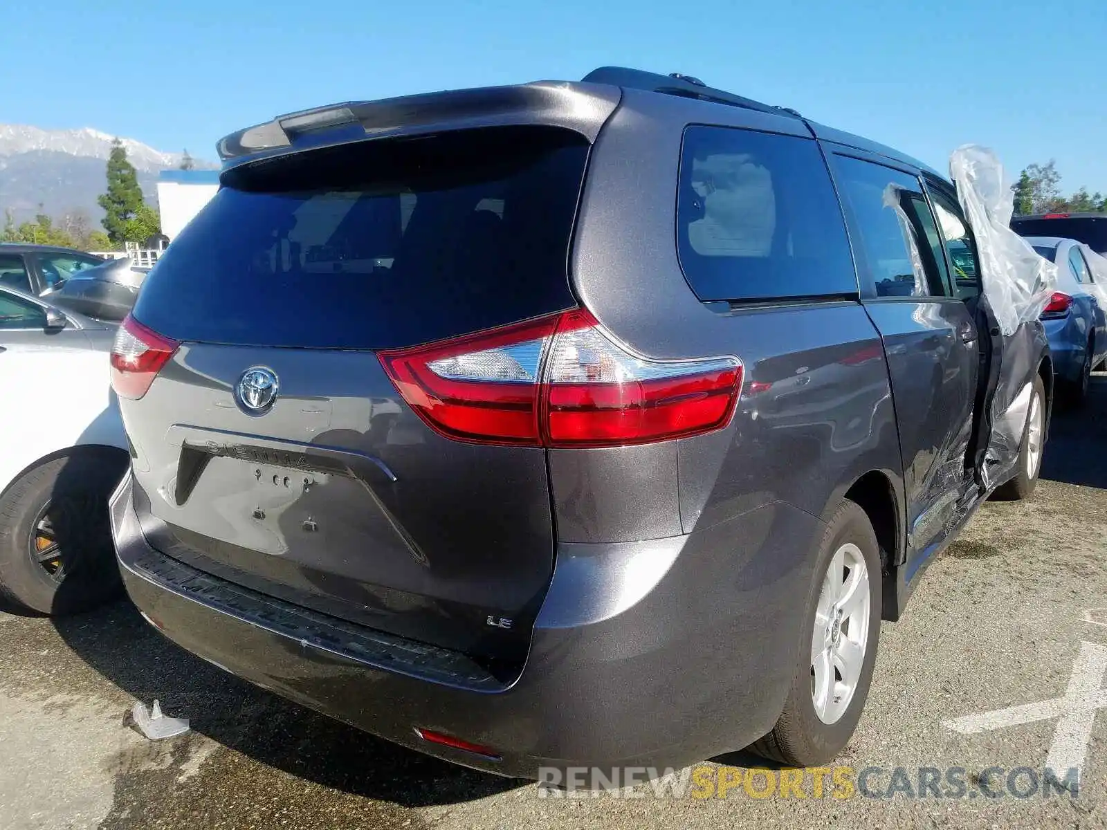 4 Photograph of a damaged car 5TDKZ3DCXKS019885 TOYOTA SIENNA LE 2019