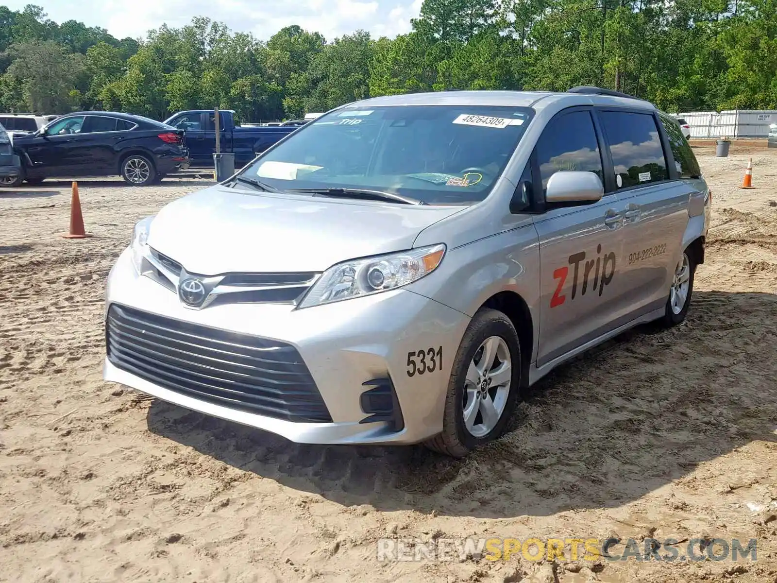 2 Photograph of a damaged car 5TDKZ3DCXKS972015 TOYOTA SIENNA LE 2019