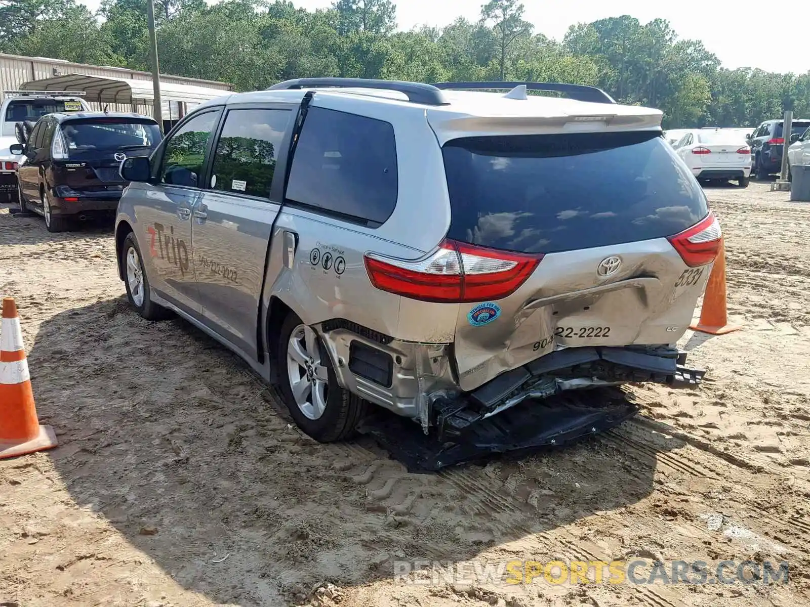 3 Photograph of a damaged car 5TDKZ3DCXKS972015 TOYOTA SIENNA LE 2019