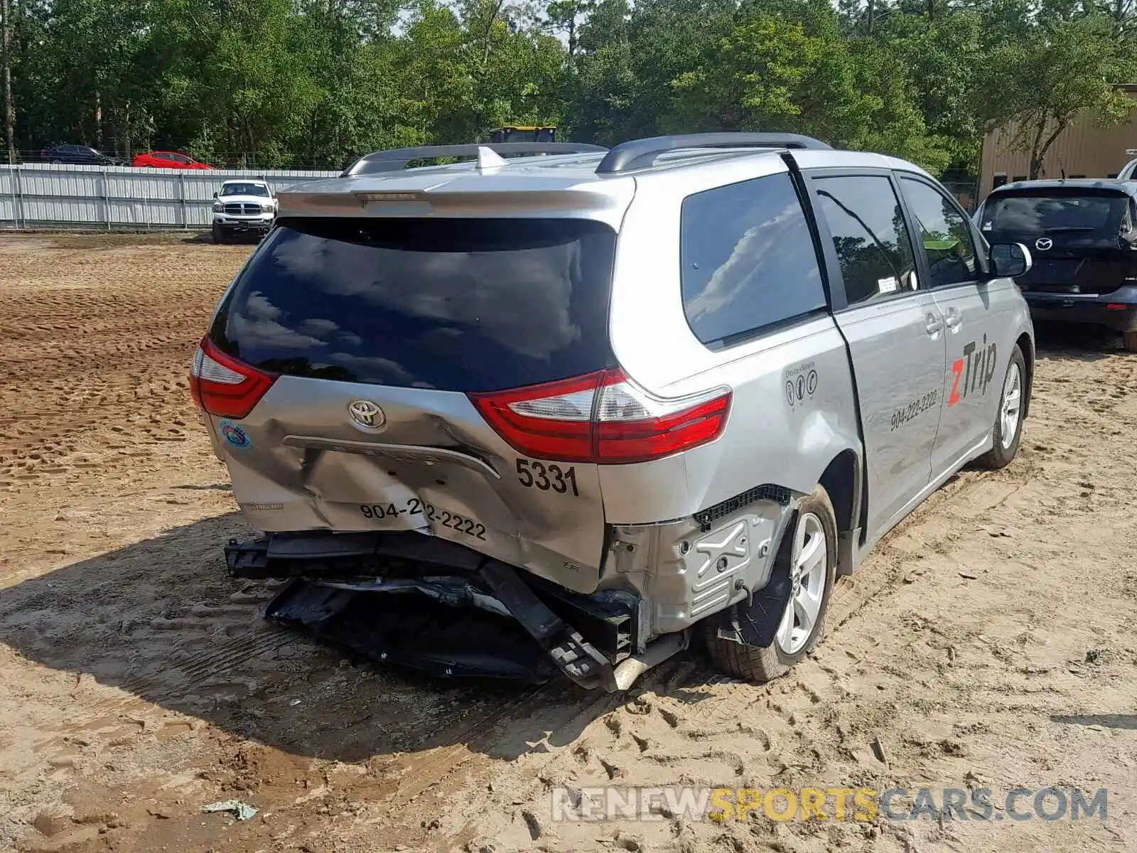 4 Photograph of a damaged car 5TDKZ3DCXKS972015 TOYOTA SIENNA LE 2019