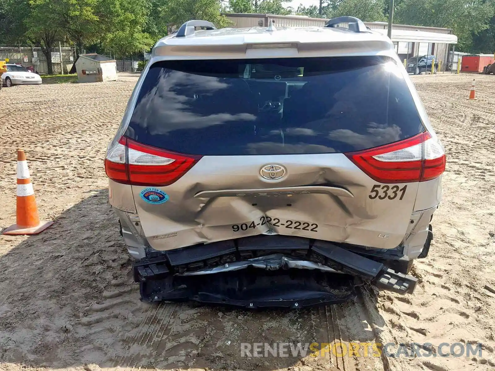 9 Photograph of a damaged car 5TDKZ3DCXKS972015 TOYOTA SIENNA LE 2019