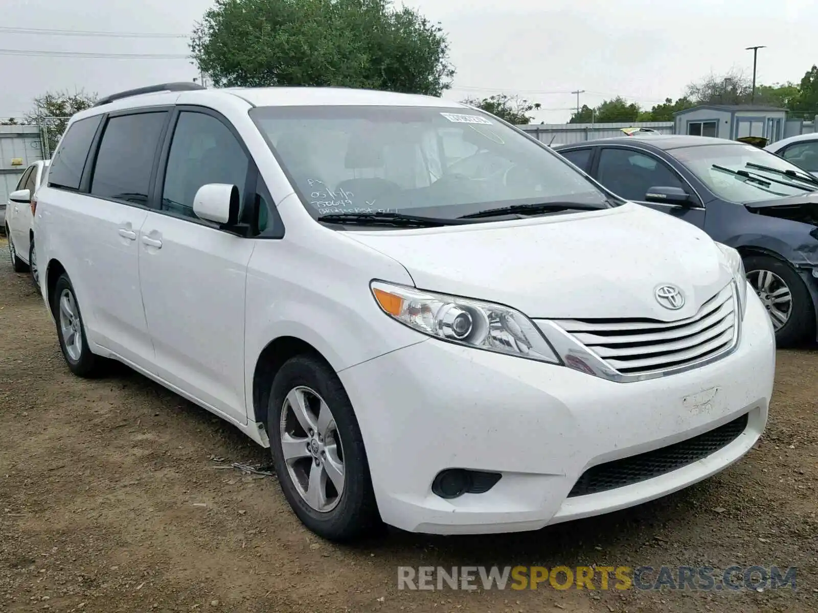 1 Photograph of a damaged car 5TDKK3DCXGS750649 TOYOTA SIENNA LE 2020