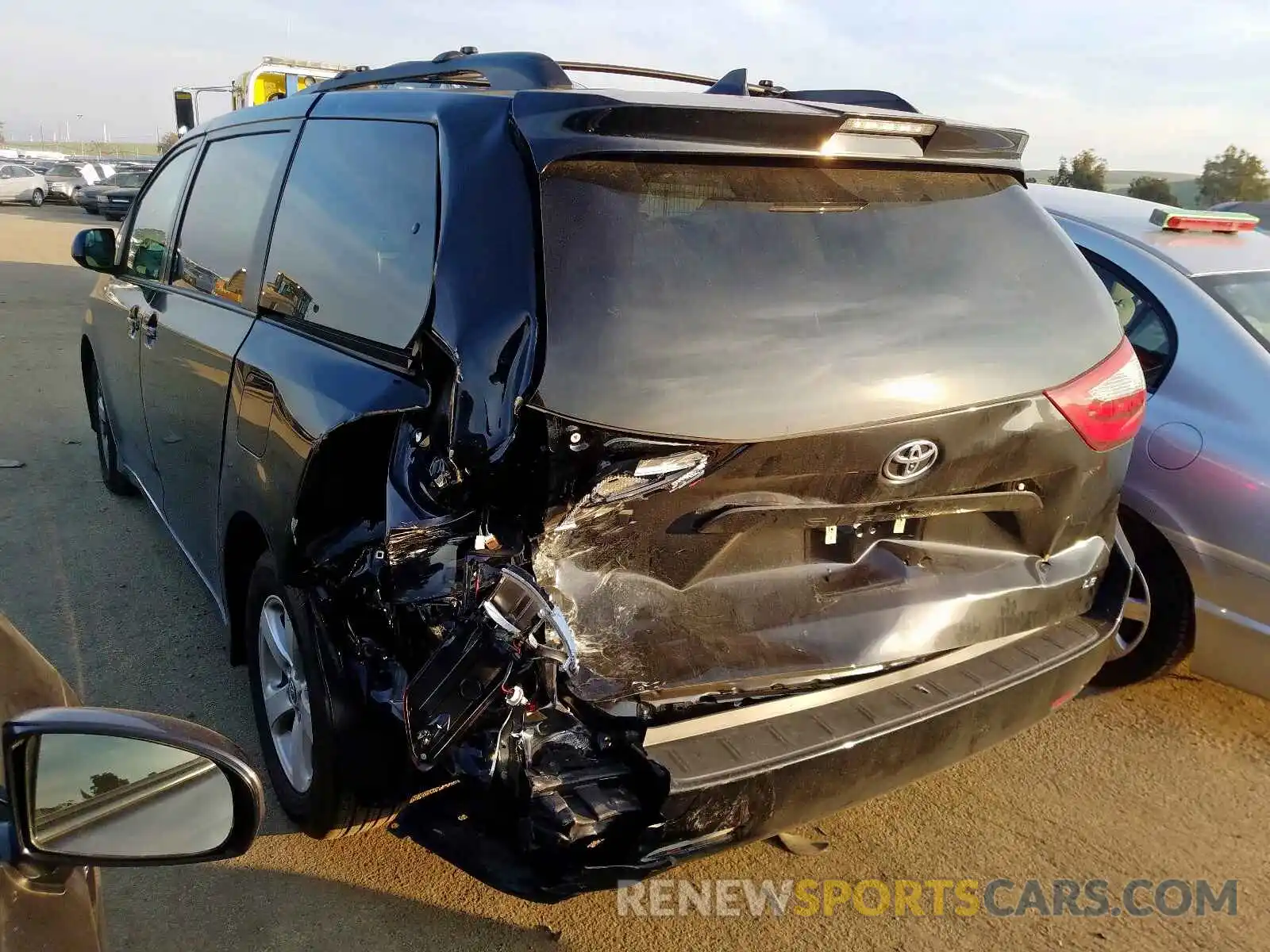 3 Photograph of a damaged car 5TDKZ3DC4LS022993 TOYOTA SIENNA LE 2020