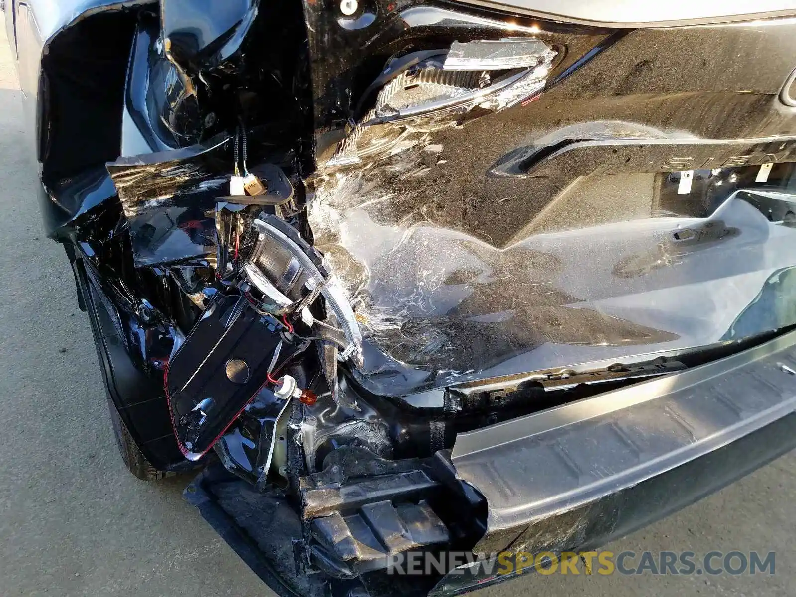 9 Photograph of a damaged car 5TDKZ3DC4LS022993 TOYOTA SIENNA LE 2020