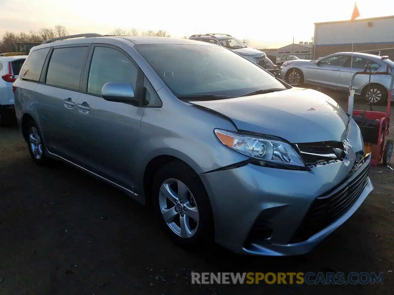 1 Photograph of a damaged car 5TDKZ3DC9LS032824 TOYOTA SIENNA LE 2020