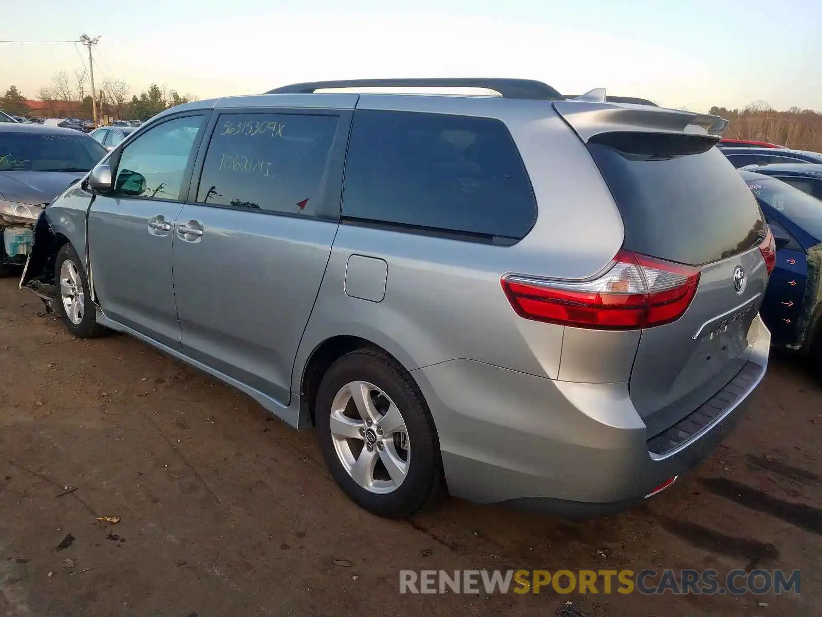 3 Photograph of a damaged car 5TDKZ3DC9LS032824 TOYOTA SIENNA LE 2020