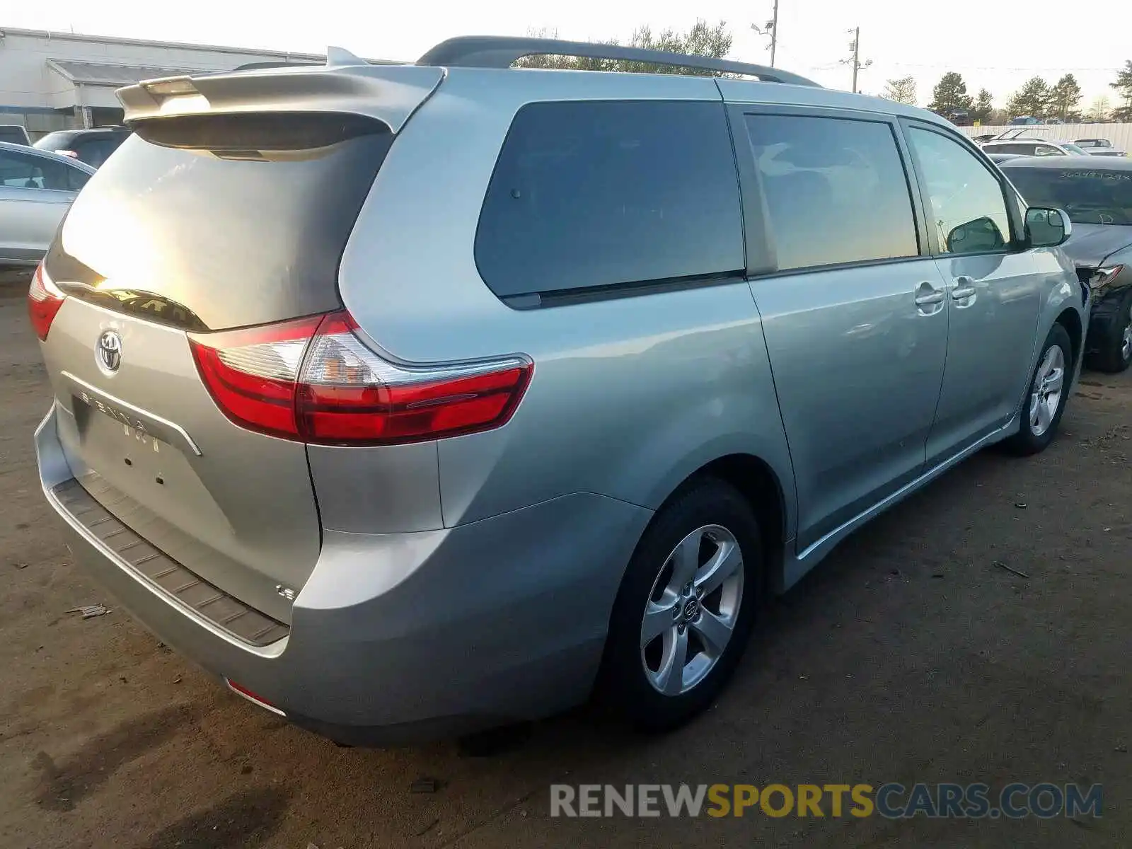 4 Photograph of a damaged car 5TDKZ3DC9LS032824 TOYOTA SIENNA LE 2020