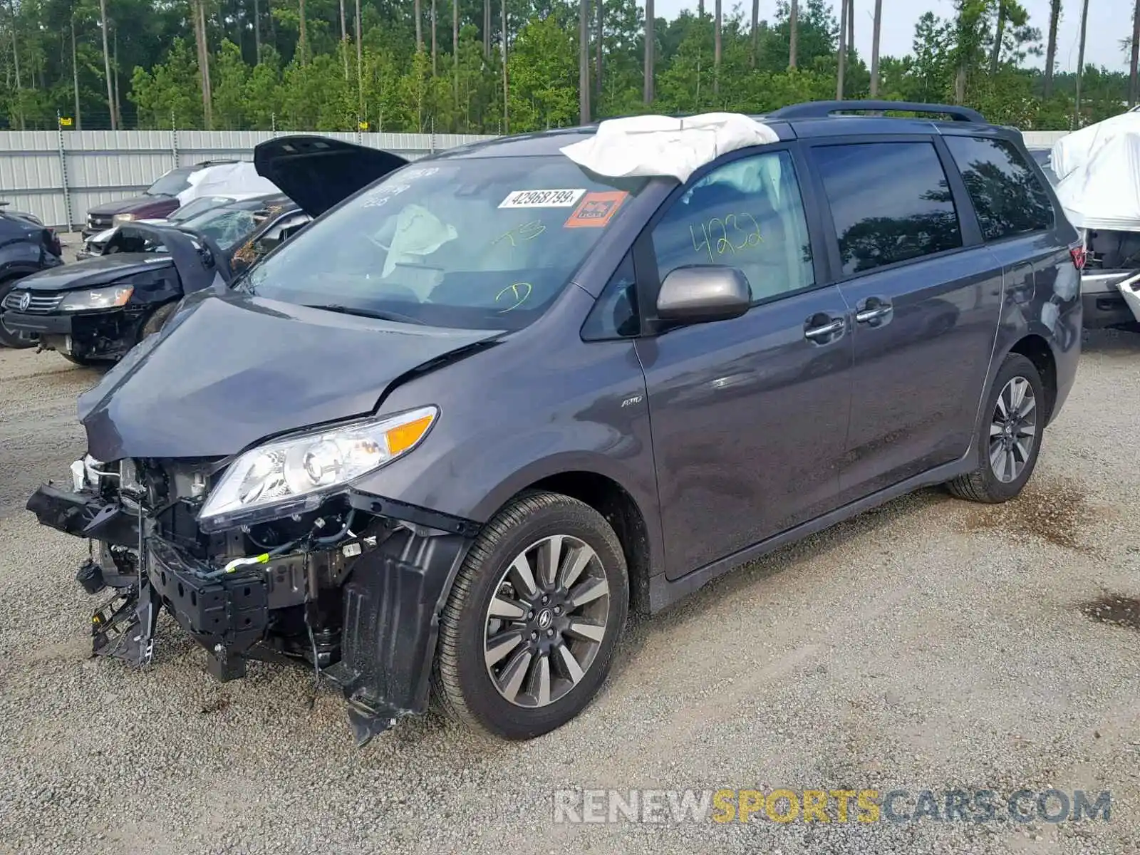 2 Photograph of a damaged car 5TDDZ3DC5KS227505 TOYOTA SIENNA LIM 2019