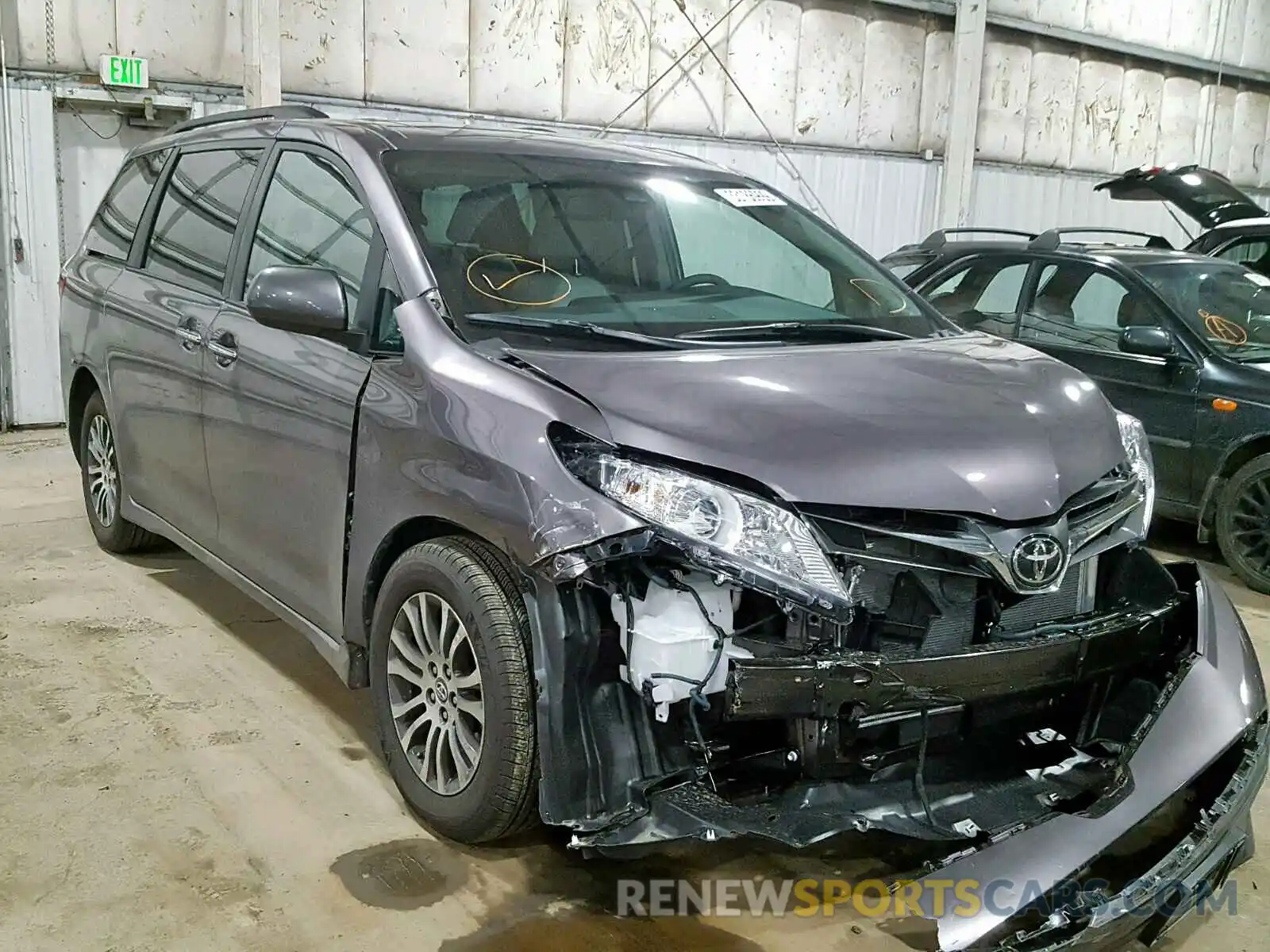 1 Photograph of a damaged car 5TDYZ3DC0KS004743 TOYOTA SIENNA LIM 2019