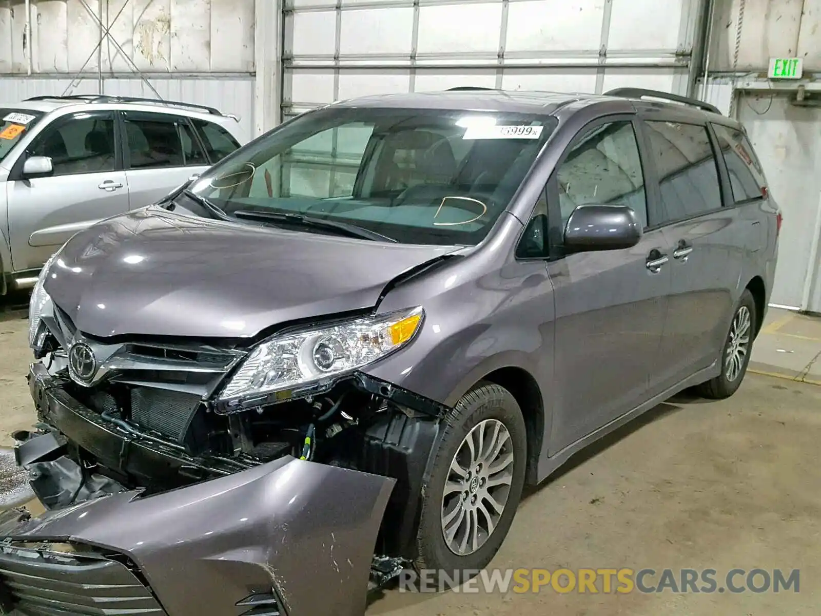 2 Фотография поврежденного автомобиля 5TDYZ3DC0KS004743 TOYOTA SIENNA LIM 2019