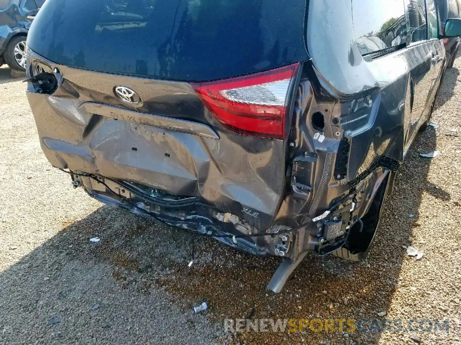 9 Photograph of a damaged car 5TDYZ3DC0KS966458 TOYOTA SIENNA LIM 2019