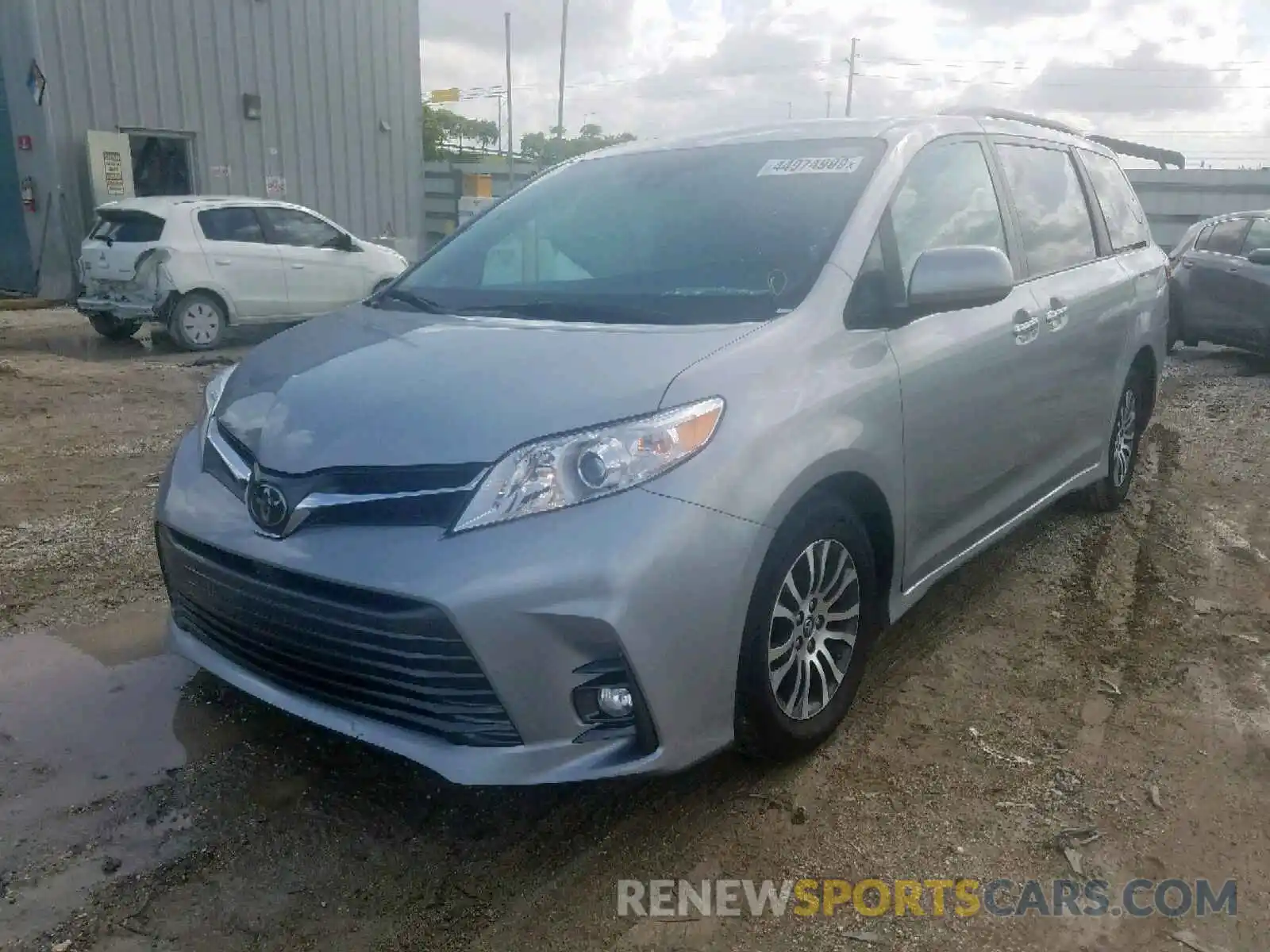 2 Photograph of a damaged car 5TDYZ3DC0KS984636 TOYOTA SIENNA LIM 2019