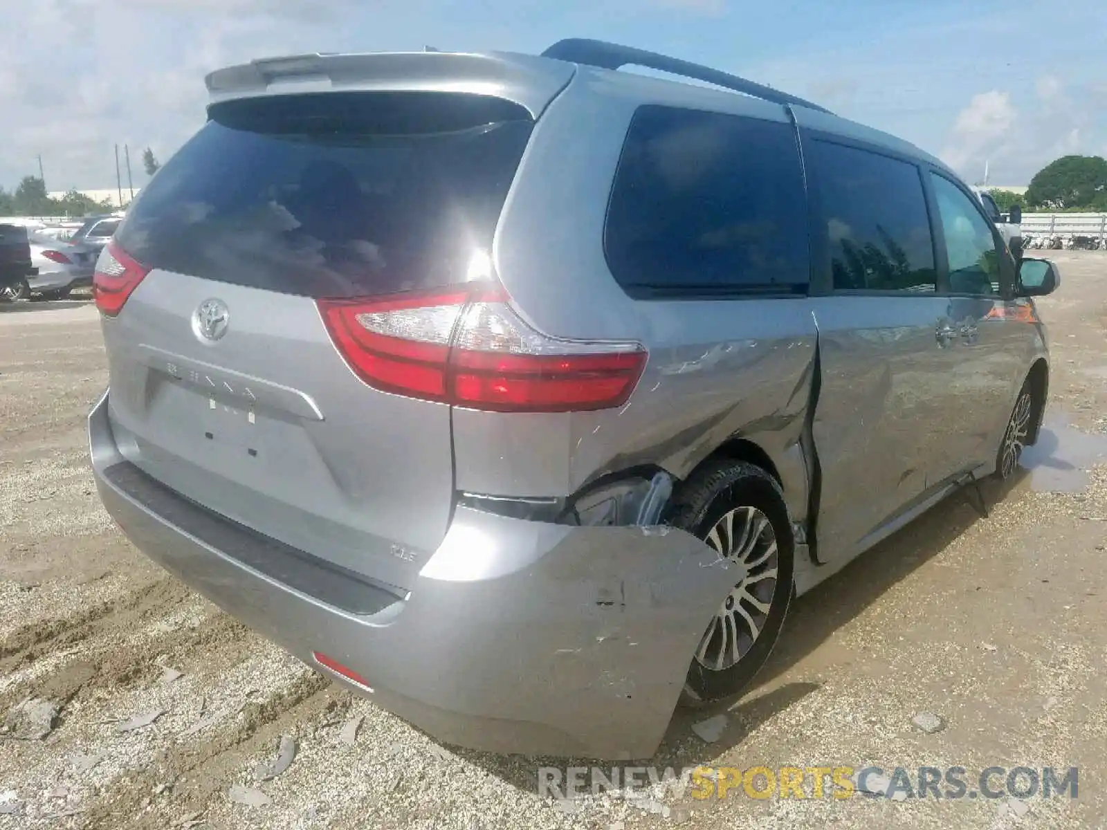 4 Photograph of a damaged car 5TDYZ3DC0KS984636 TOYOTA SIENNA LIM 2019