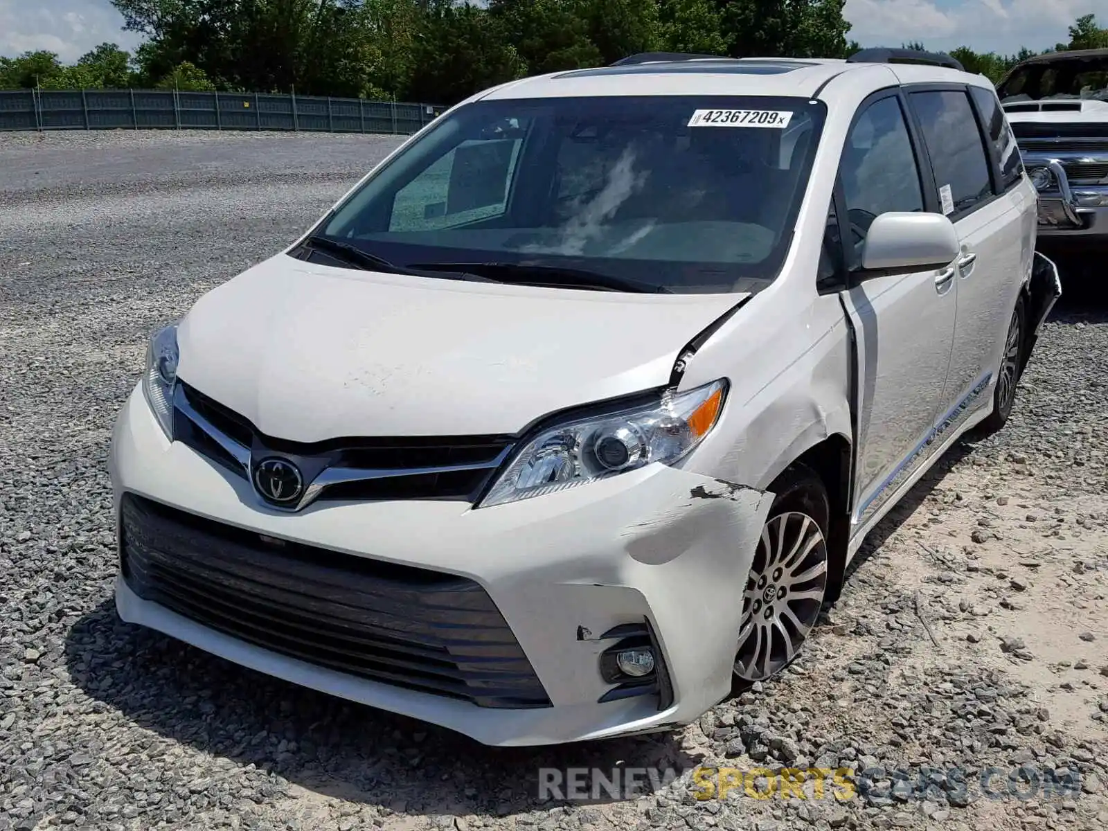 2 Photograph of a damaged car 5TDYZ3DC1KS015217 TOYOTA SIENNA LIM 2019