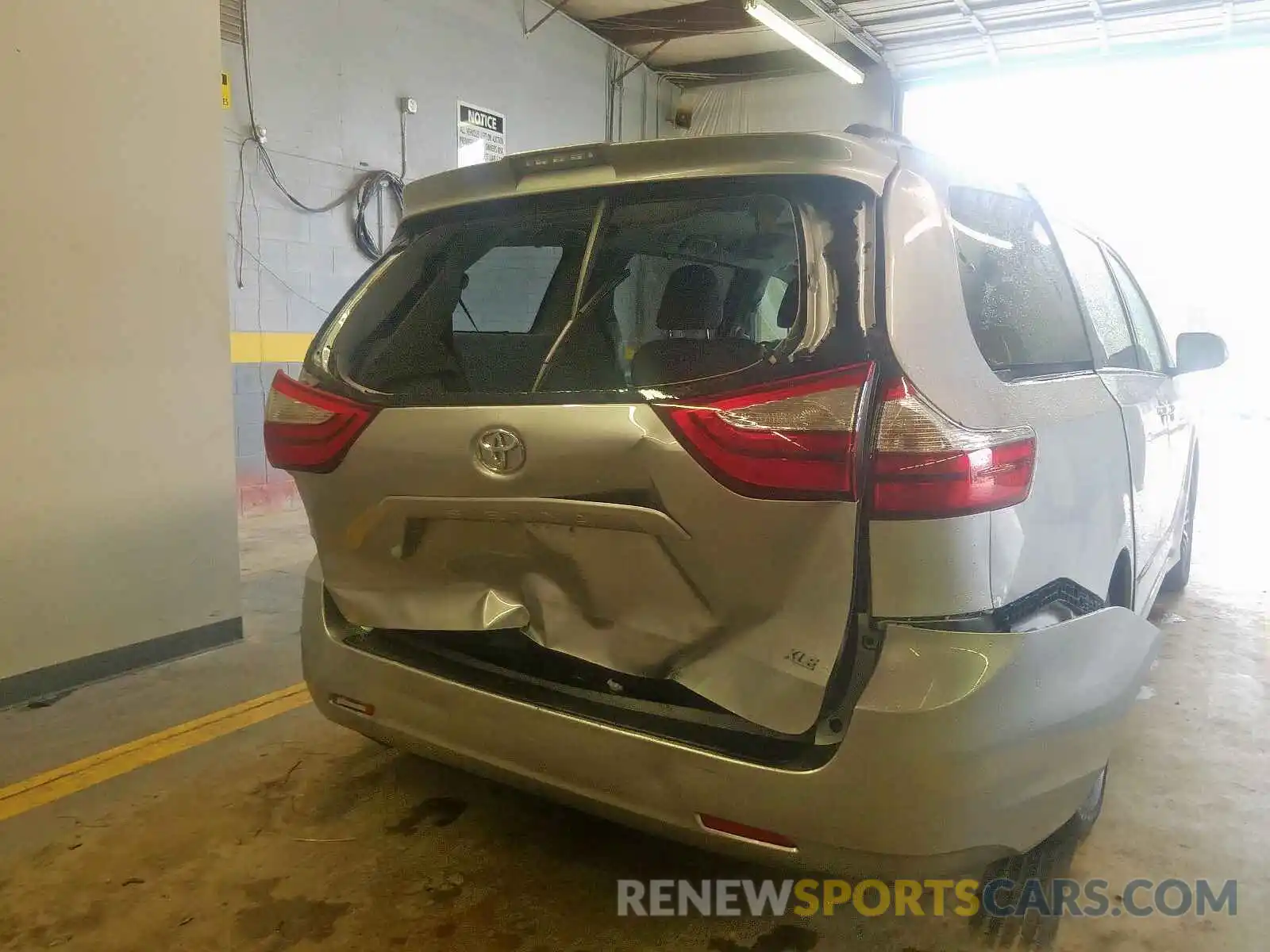 9 Photograph of a damaged car 5TDYZ3DC1KS015444 TOYOTA SIENNA LIM 2019