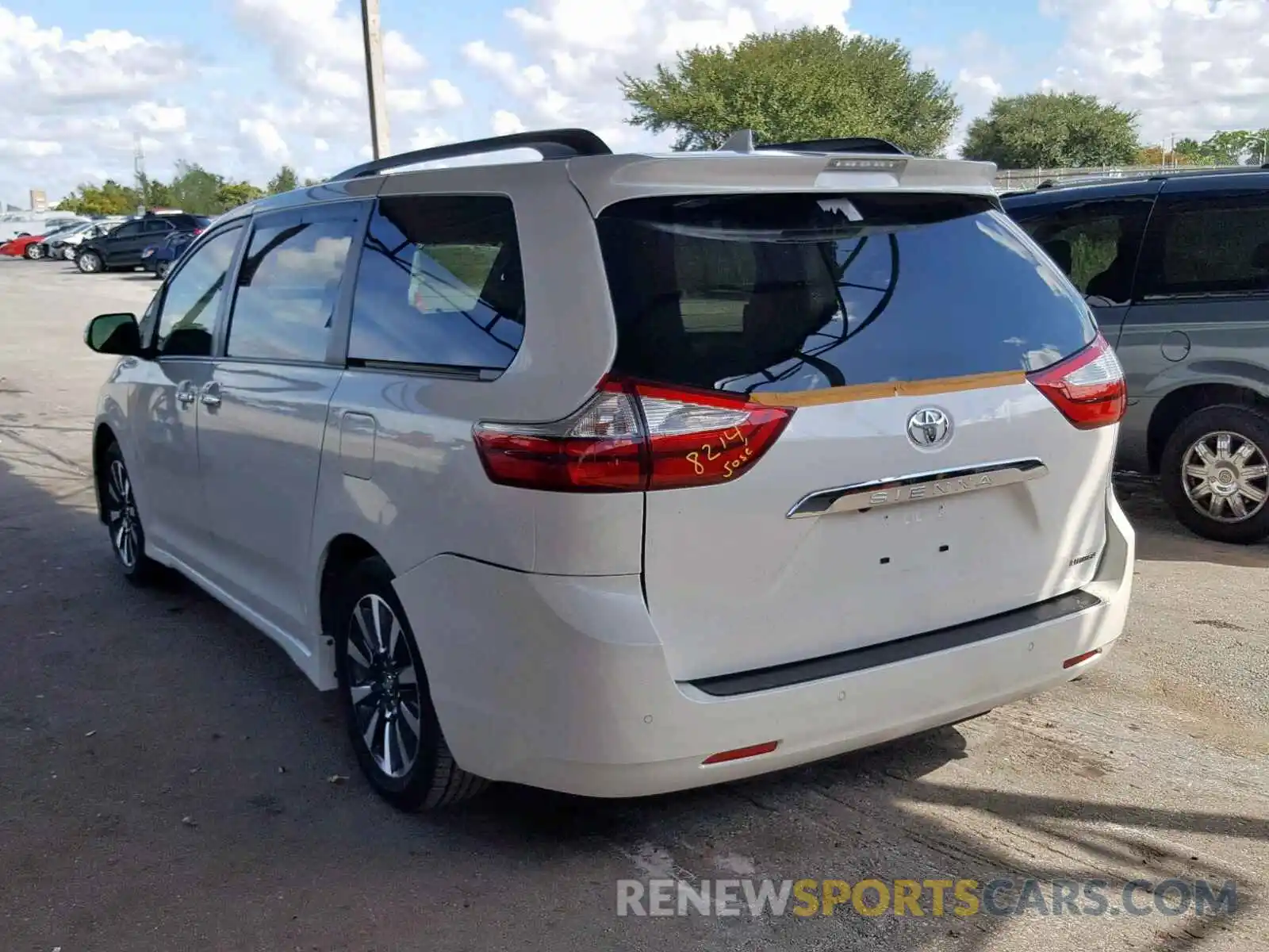 3 Photograph of a damaged car 5TDYZ3DC2KS979678 TOYOTA SIENNA LIM 2019