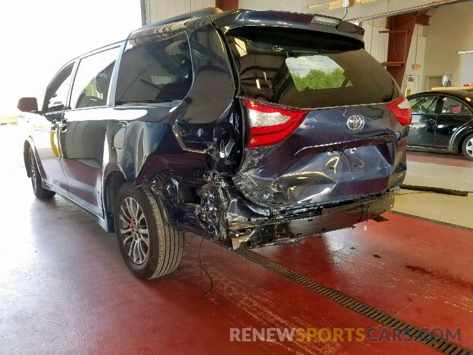 3 Photograph of a damaged car 5TDYZ3DC3KS003649 TOYOTA SIENNA LIM 2019