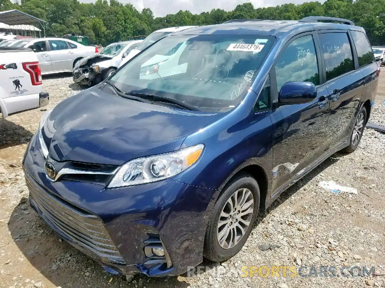 2 Photograph of a damaged car 5TDYZ3DC3KS977888 TOYOTA SIENNA LIM 2019