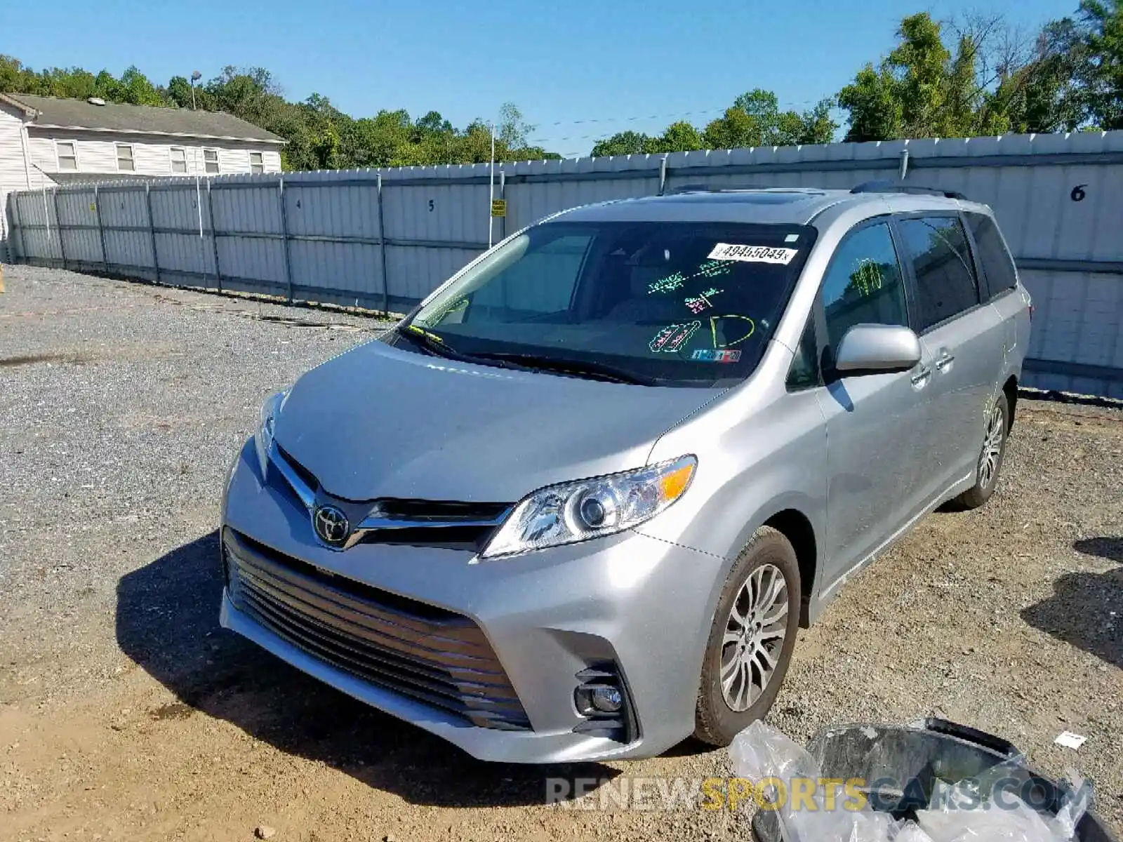 2 Photograph of a damaged car 5TDYZ3DC5KS984924 TOYOTA SIENNA LIM 2019