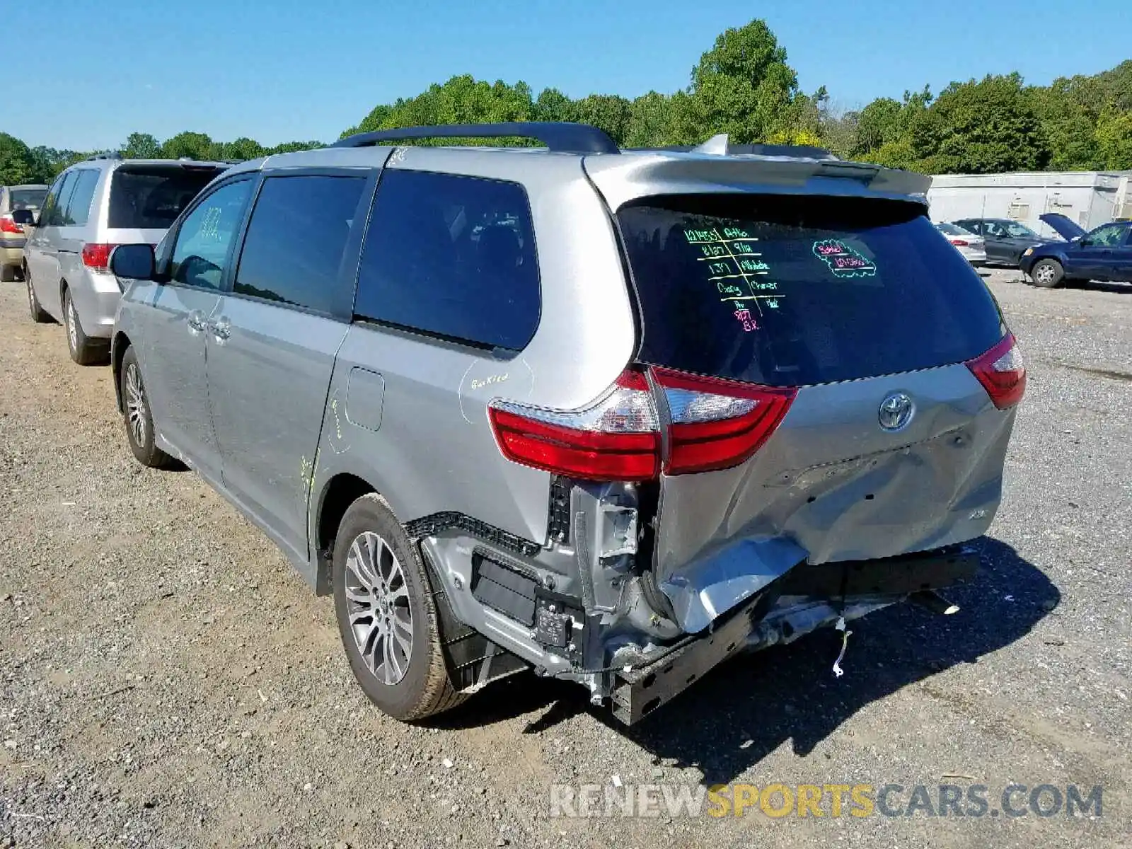 3 Photograph of a damaged car 5TDYZ3DC5KS984924 TOYOTA SIENNA LIM 2019