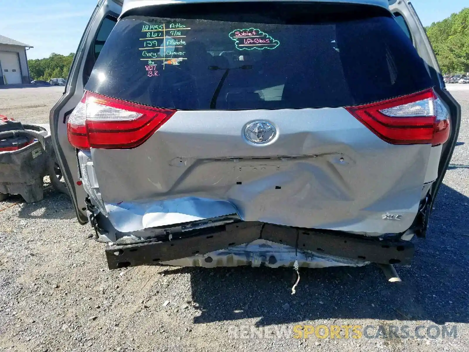 9 Photograph of a damaged car 5TDYZ3DC5KS984924 TOYOTA SIENNA LIM 2019