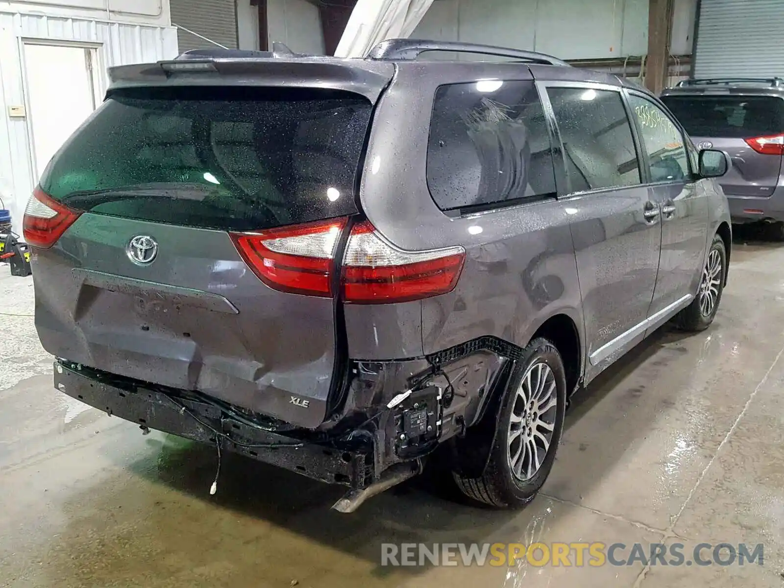 4 Photograph of a damaged car 5TDYZ3DC5KS987340 TOYOTA SIENNA LIM 2019