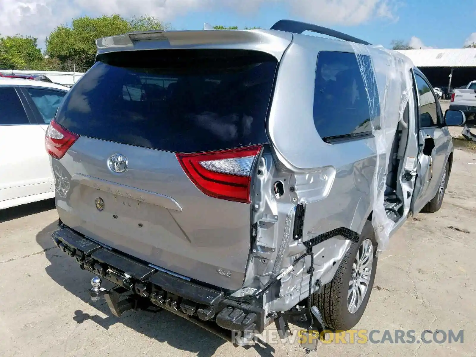 4 Фотография поврежденного автомобиля 5TDYZ3DC5KS998743 TOYOTA SIENNA LIM 2019