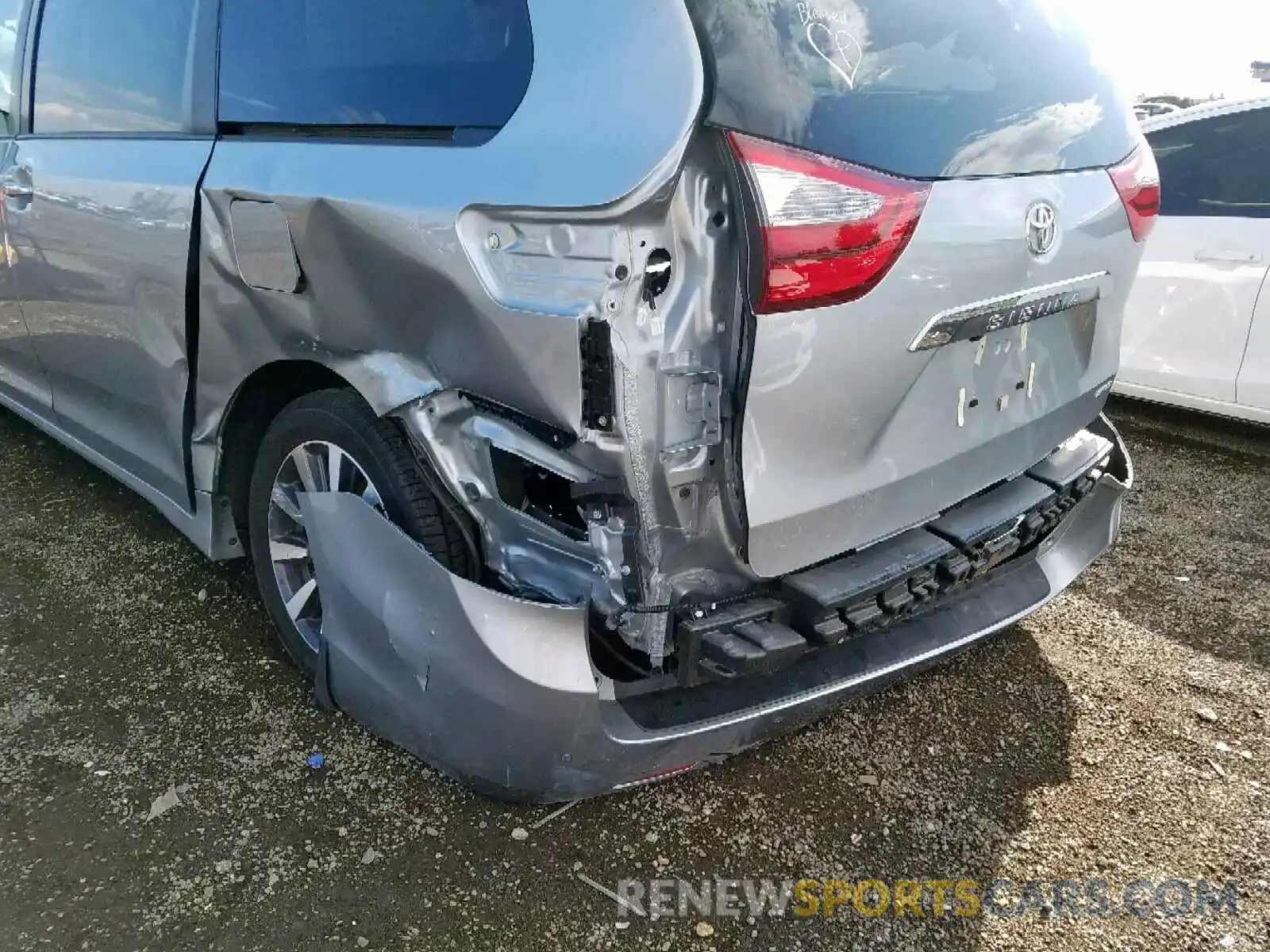 9 Photograph of a damaged car 5TDYZ3DC7KS968787 TOYOTA SIENNA LIM 2019