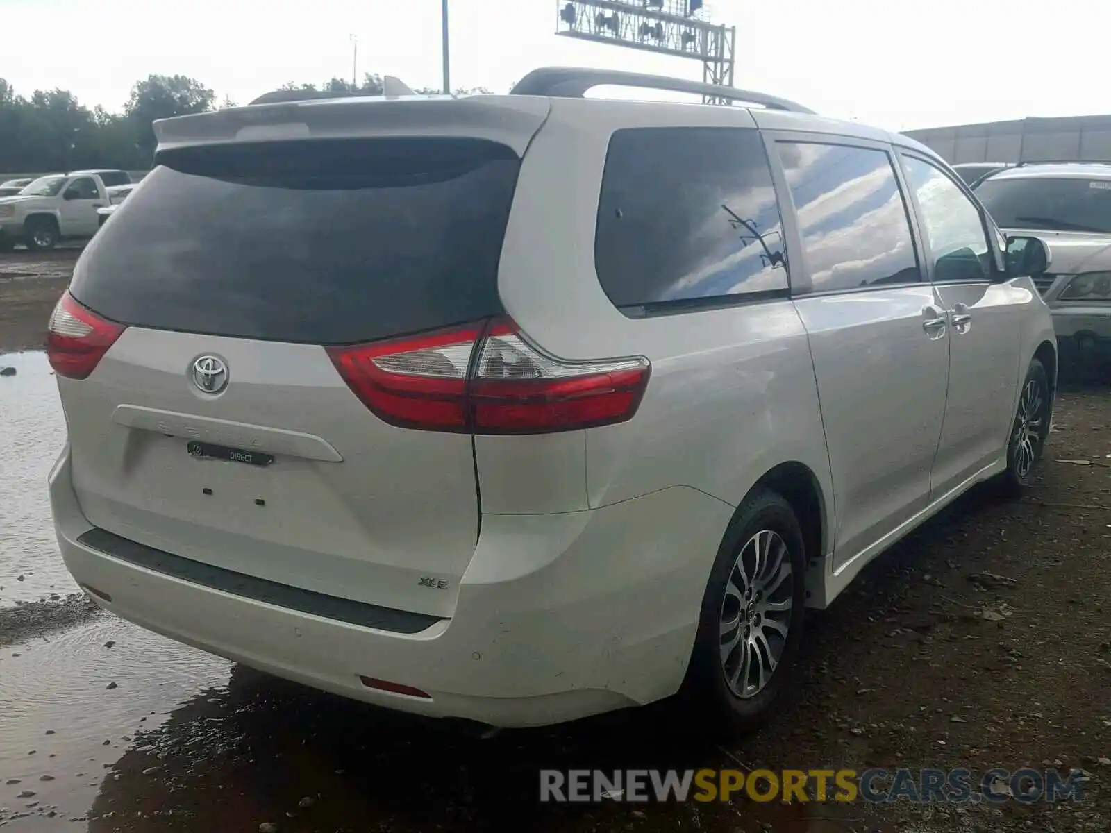 4 Photograph of a damaged car 5TDYZ3DC7KS978235 TOYOTA SIENNA LIM 2019