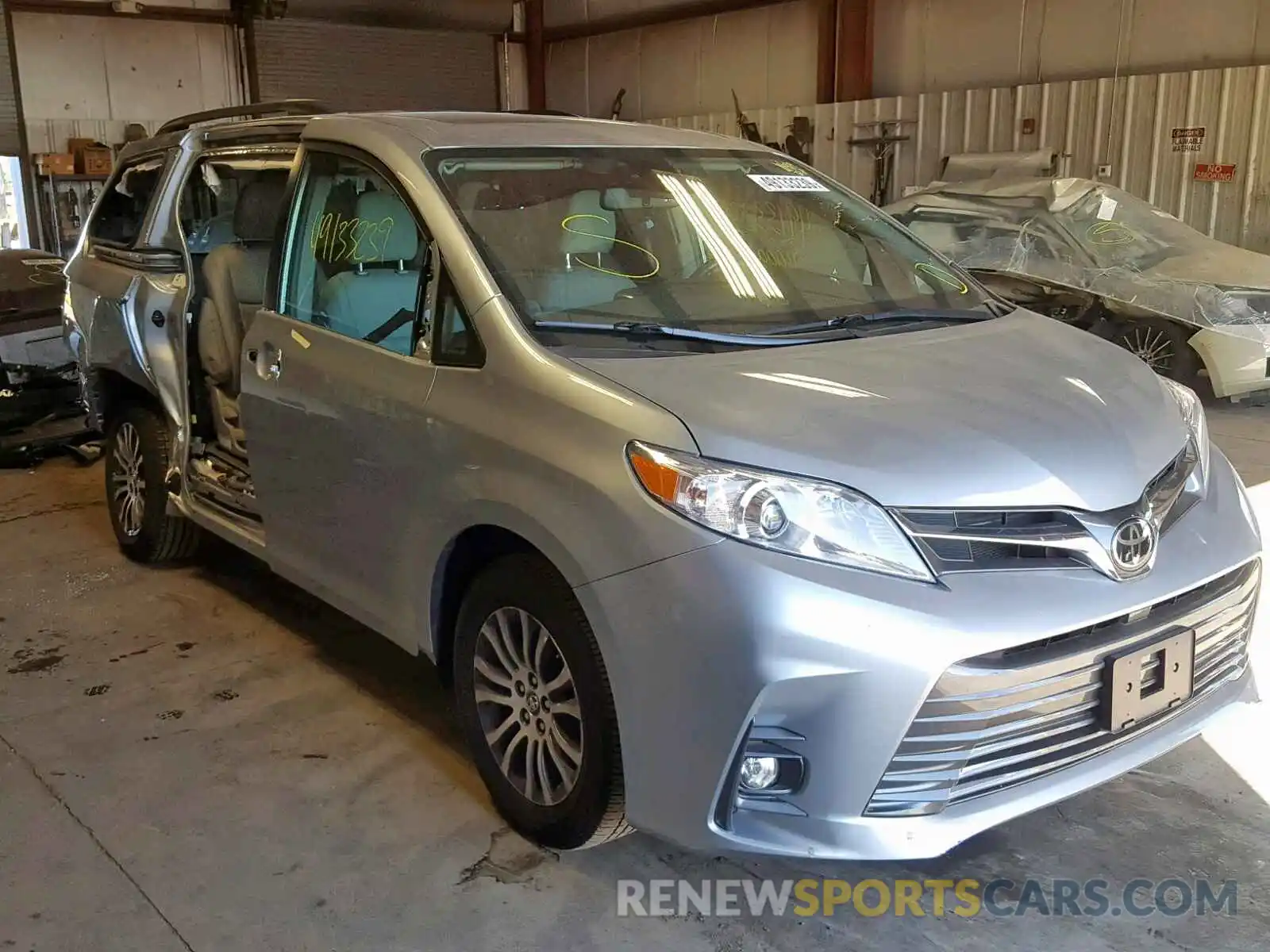 1 Фотография поврежденного автомобиля 5TDYZ3DC7KS979482 TOYOTA SIENNA LIM 2019