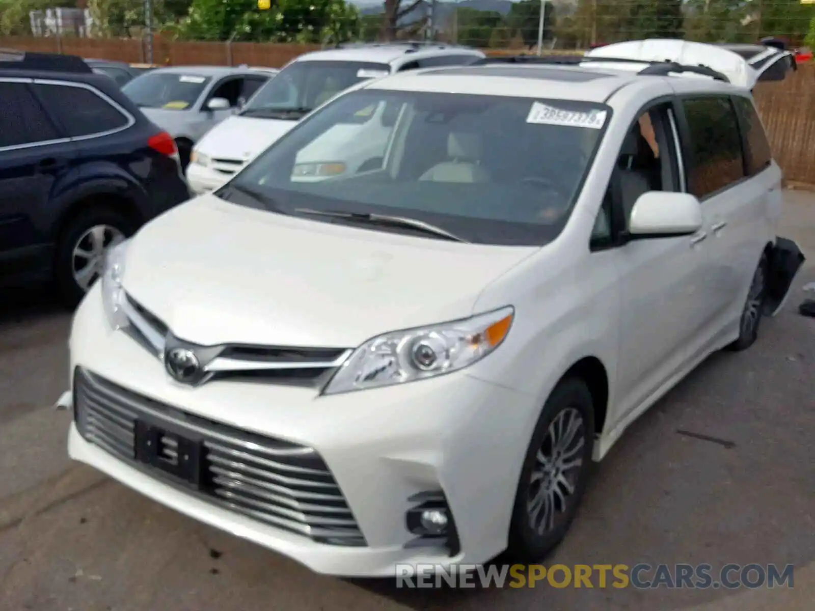 2 Фотография поврежденного автомобиля 5TDYZ3DC7KS994774 TOYOTA SIENNA LIM 2019