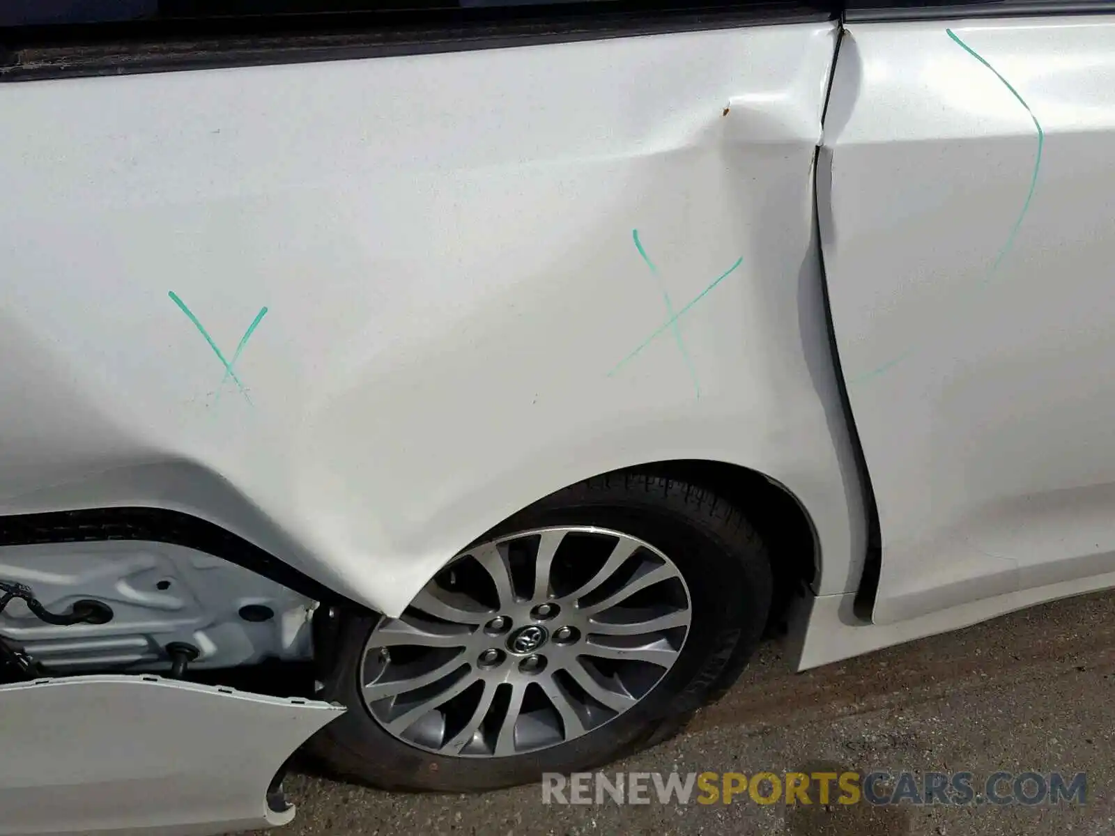 9 Photograph of a damaged car 5TDYZ3DC7KS994774 TOYOTA SIENNA LIM 2019